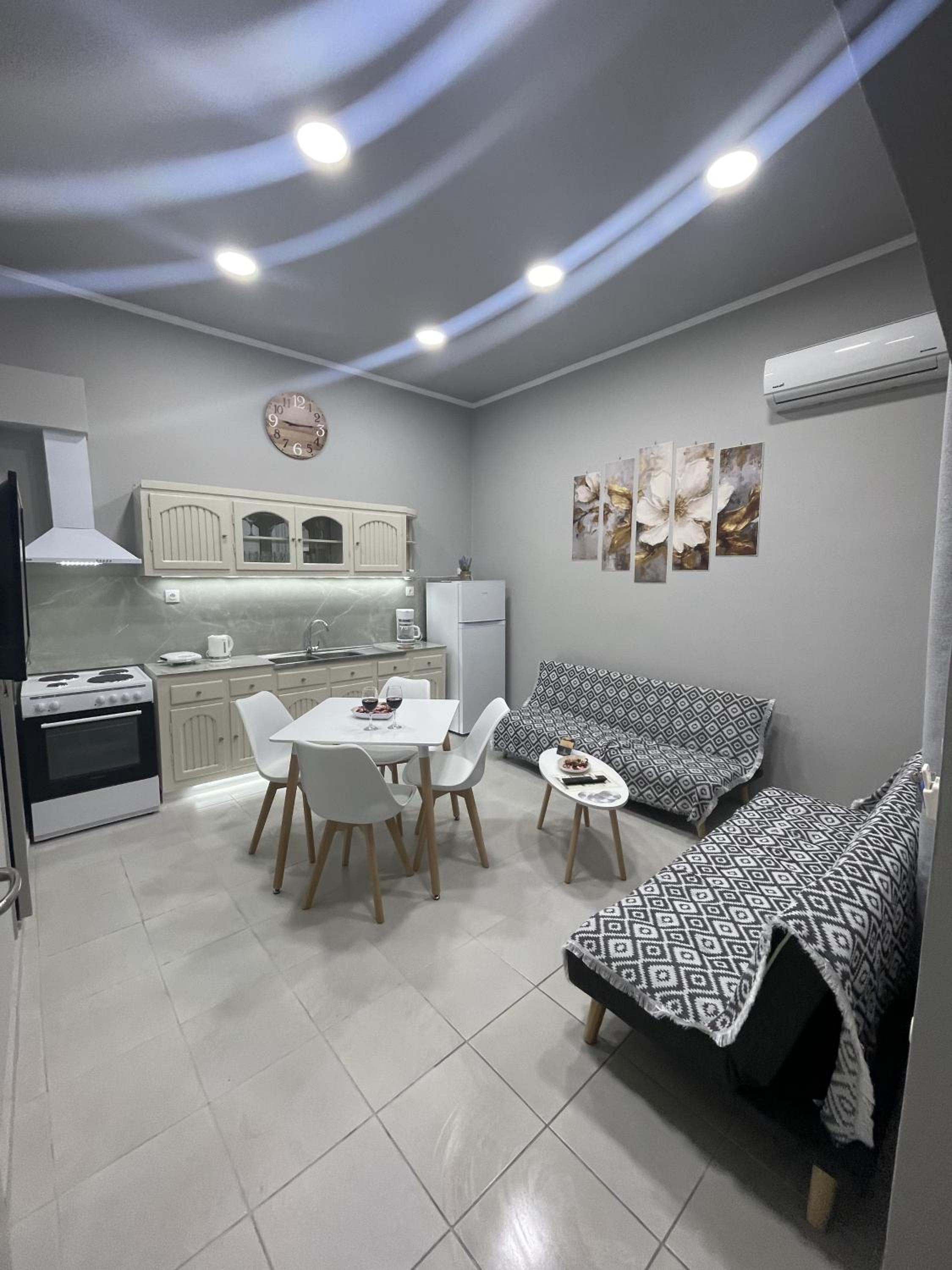 Apartment photo 2