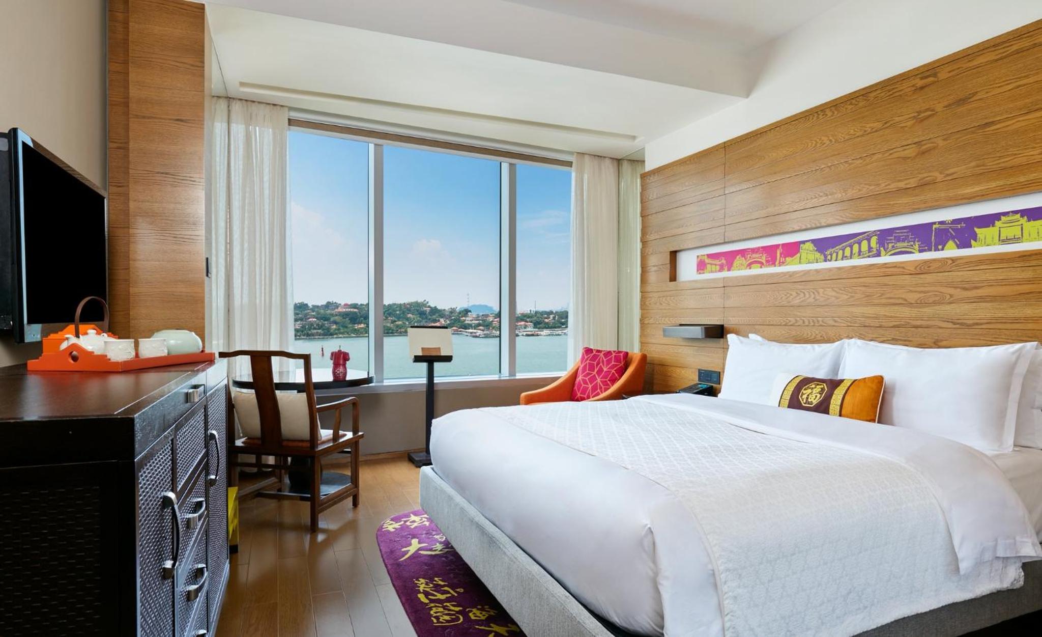 King Room with Side Sea View - Non-Smoking - Photo 9