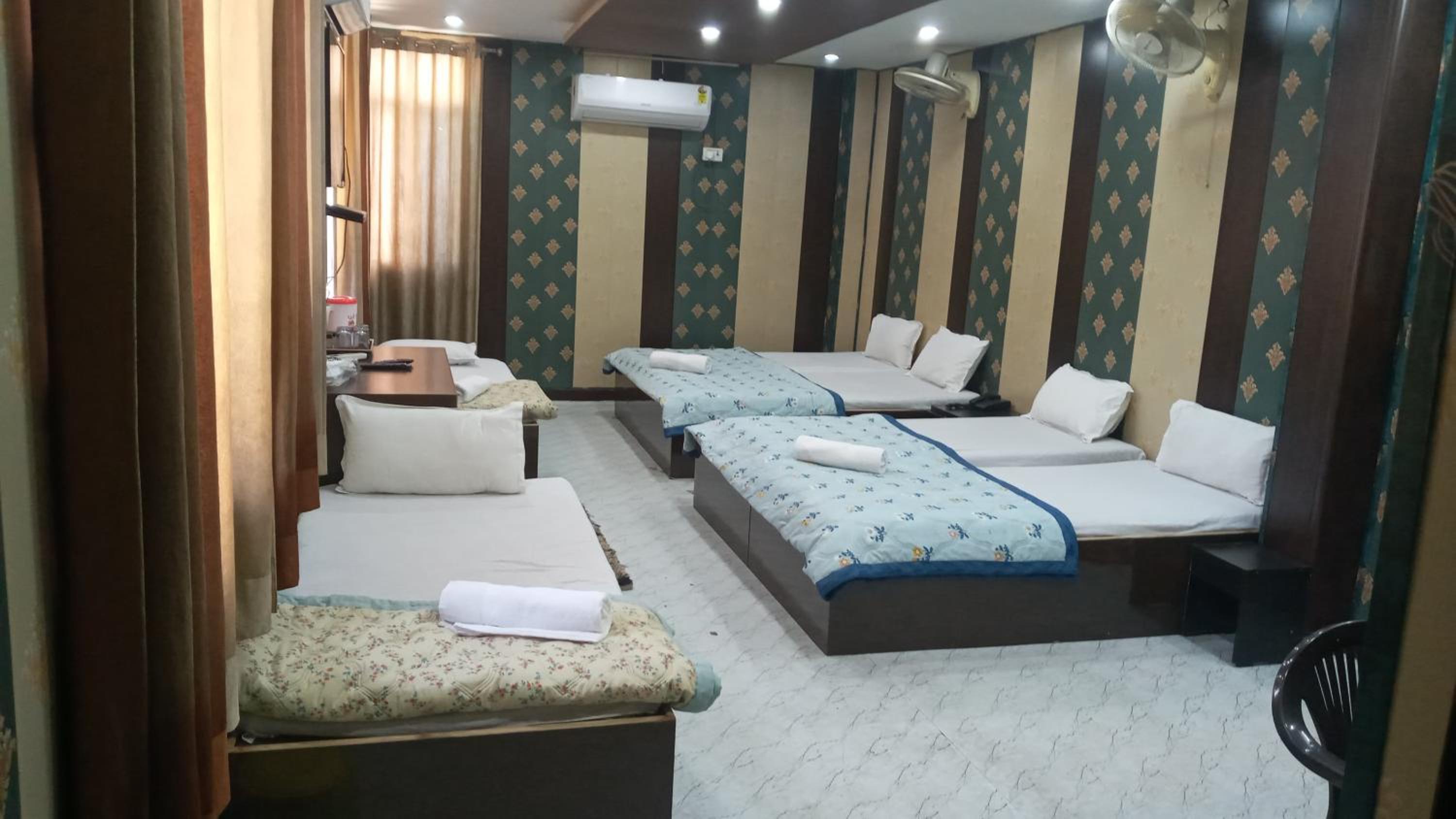 6-Bed Mixed Dormitory Room