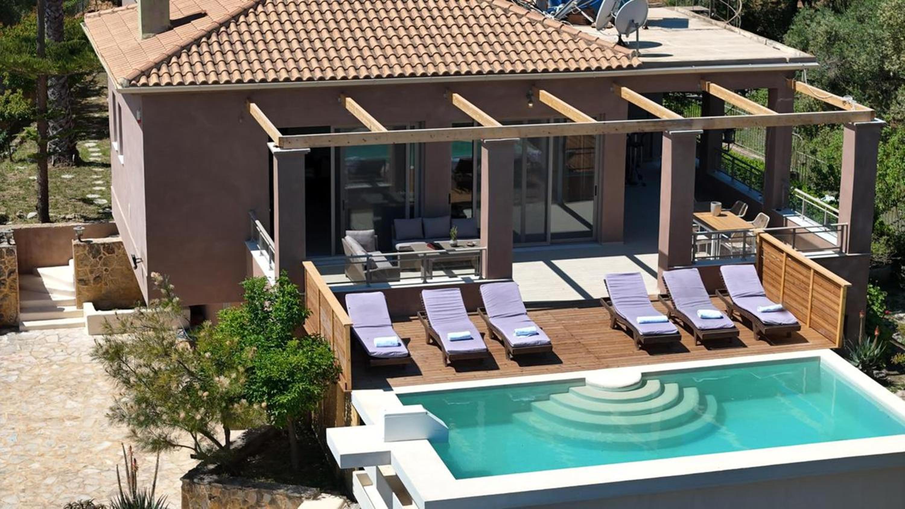 Villa photo 2