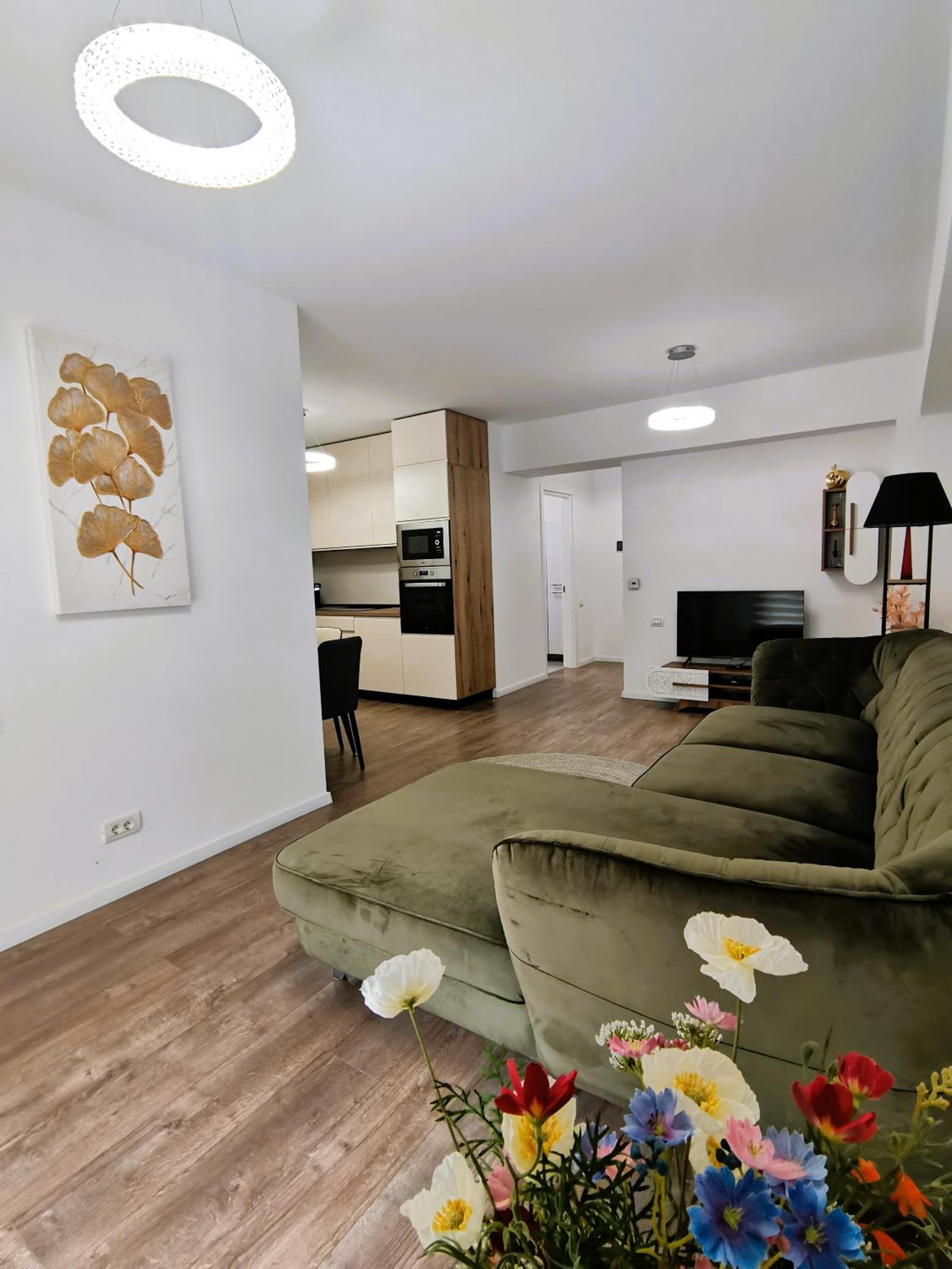 One-Bedroom Apartment photo 1