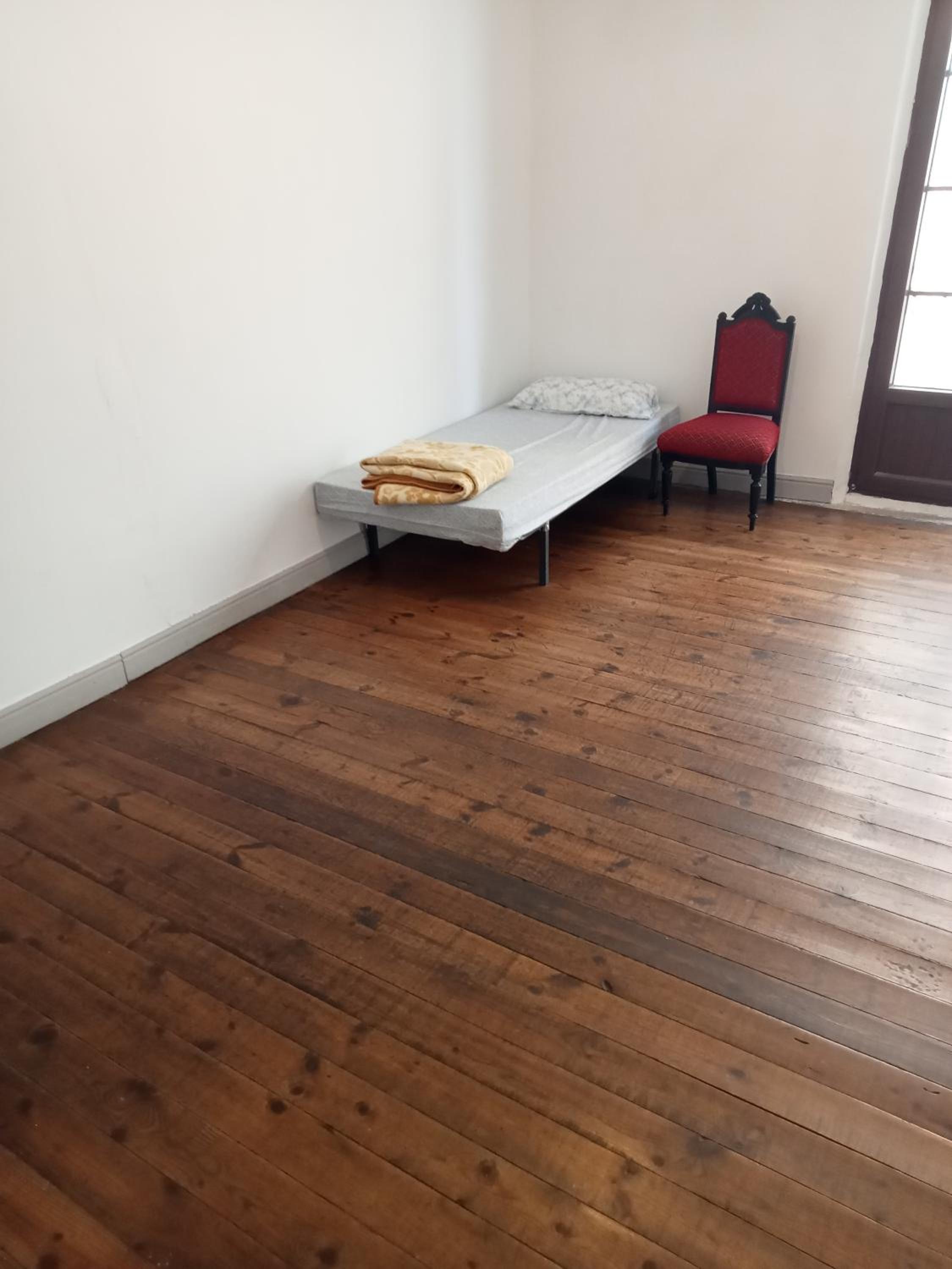 Habitación compartida mixta de 8 camas