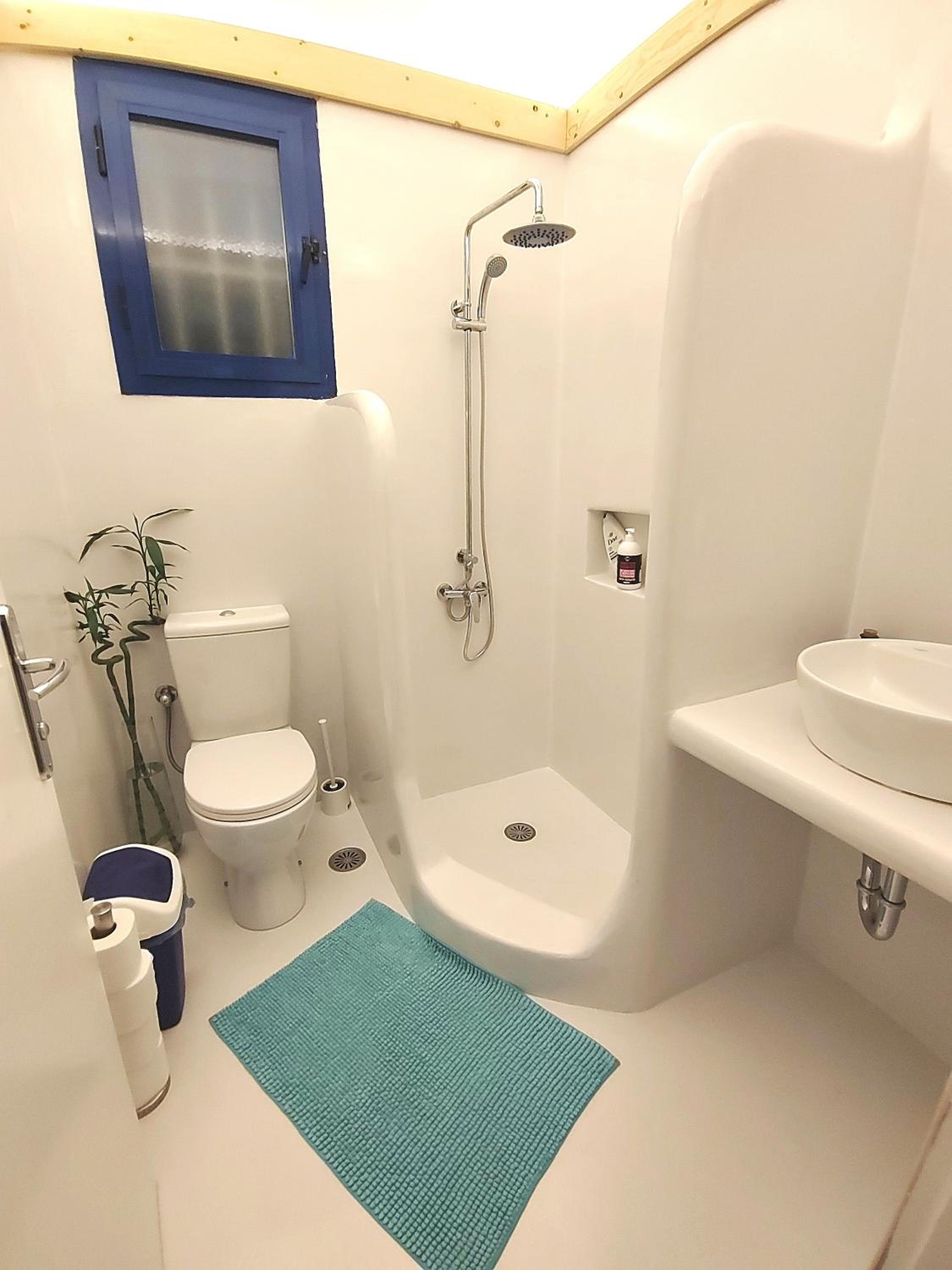 Deluxe Family Suite - Photo 42