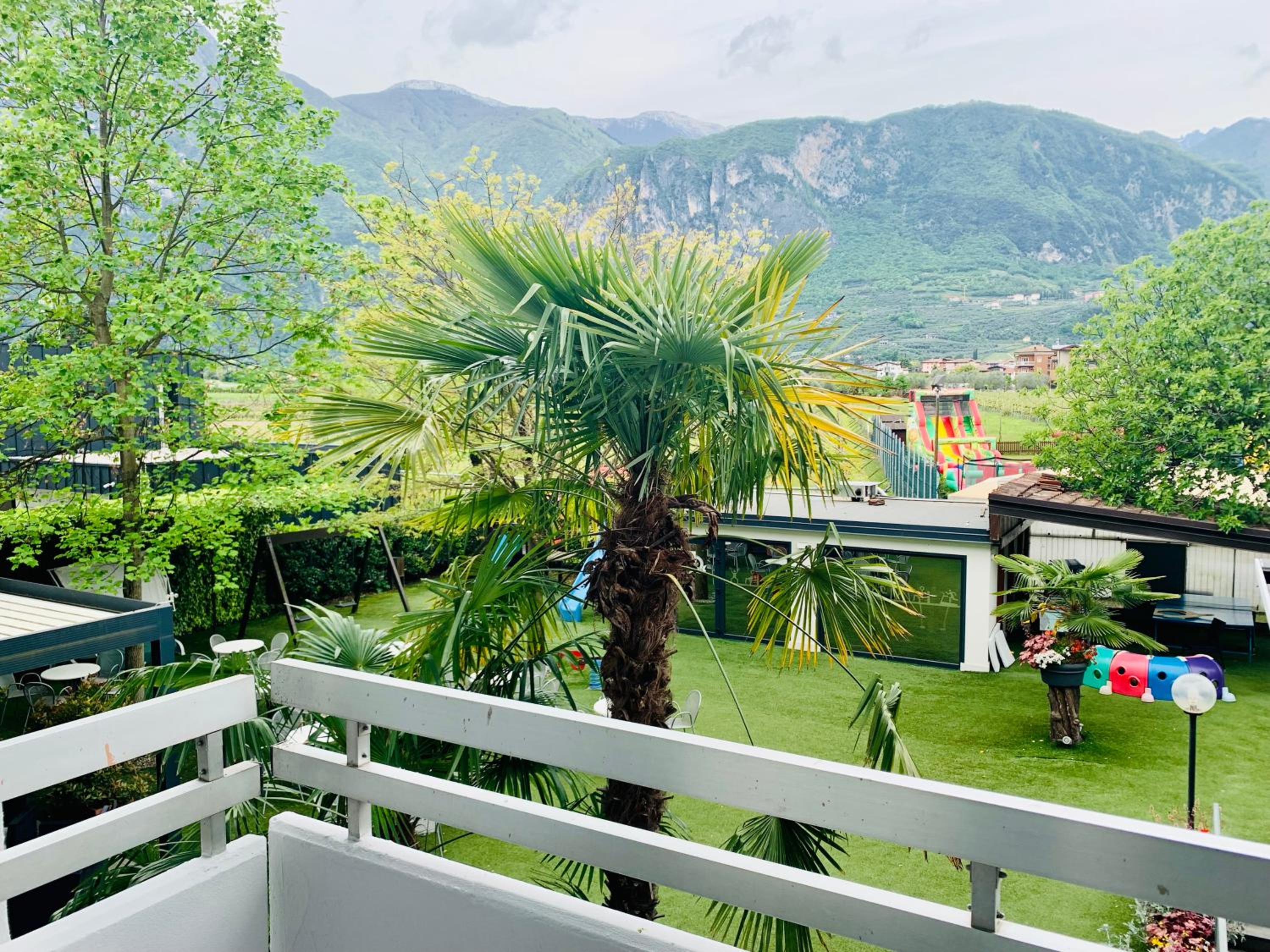 Quadruple Room with Garden View - Photo 9