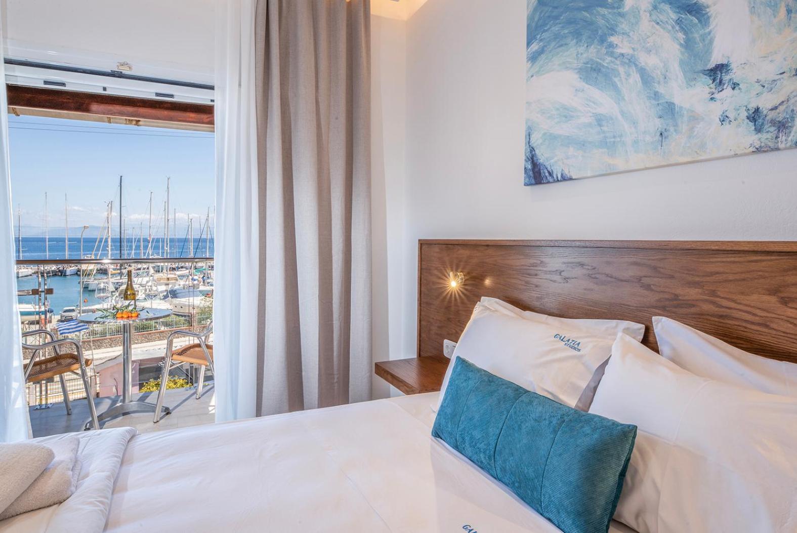 Deluxe Double Room with Balcony and Sea View photo 3