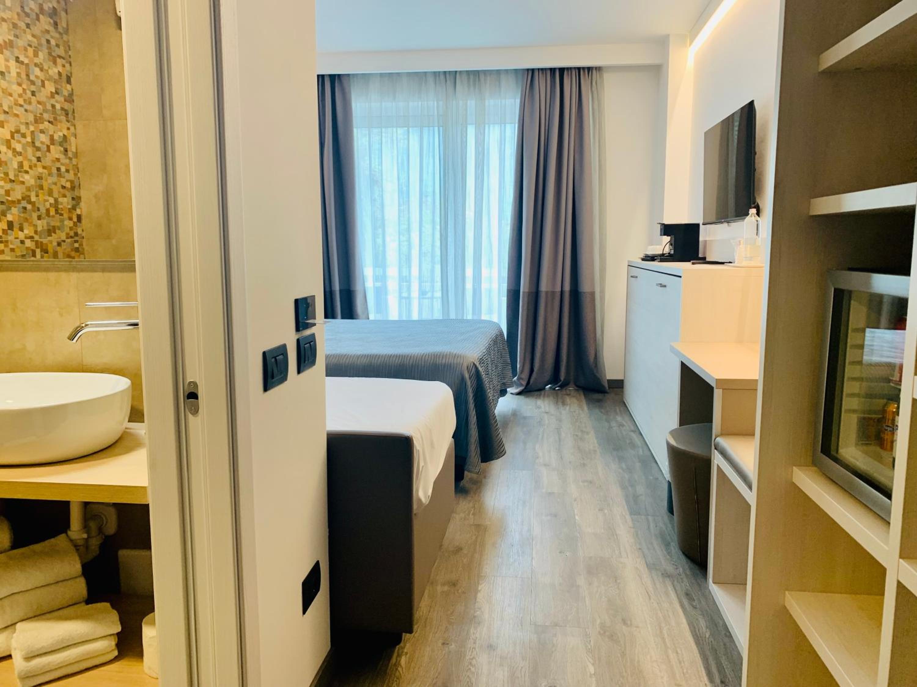 Quadruple Room - Photo 1