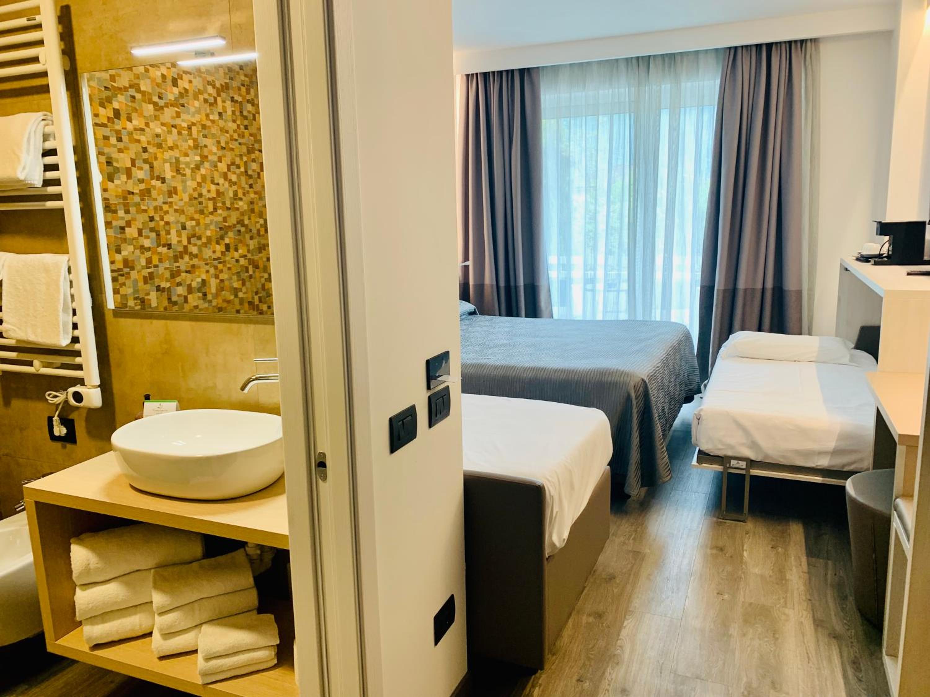 Quadruple Room - Photo 6