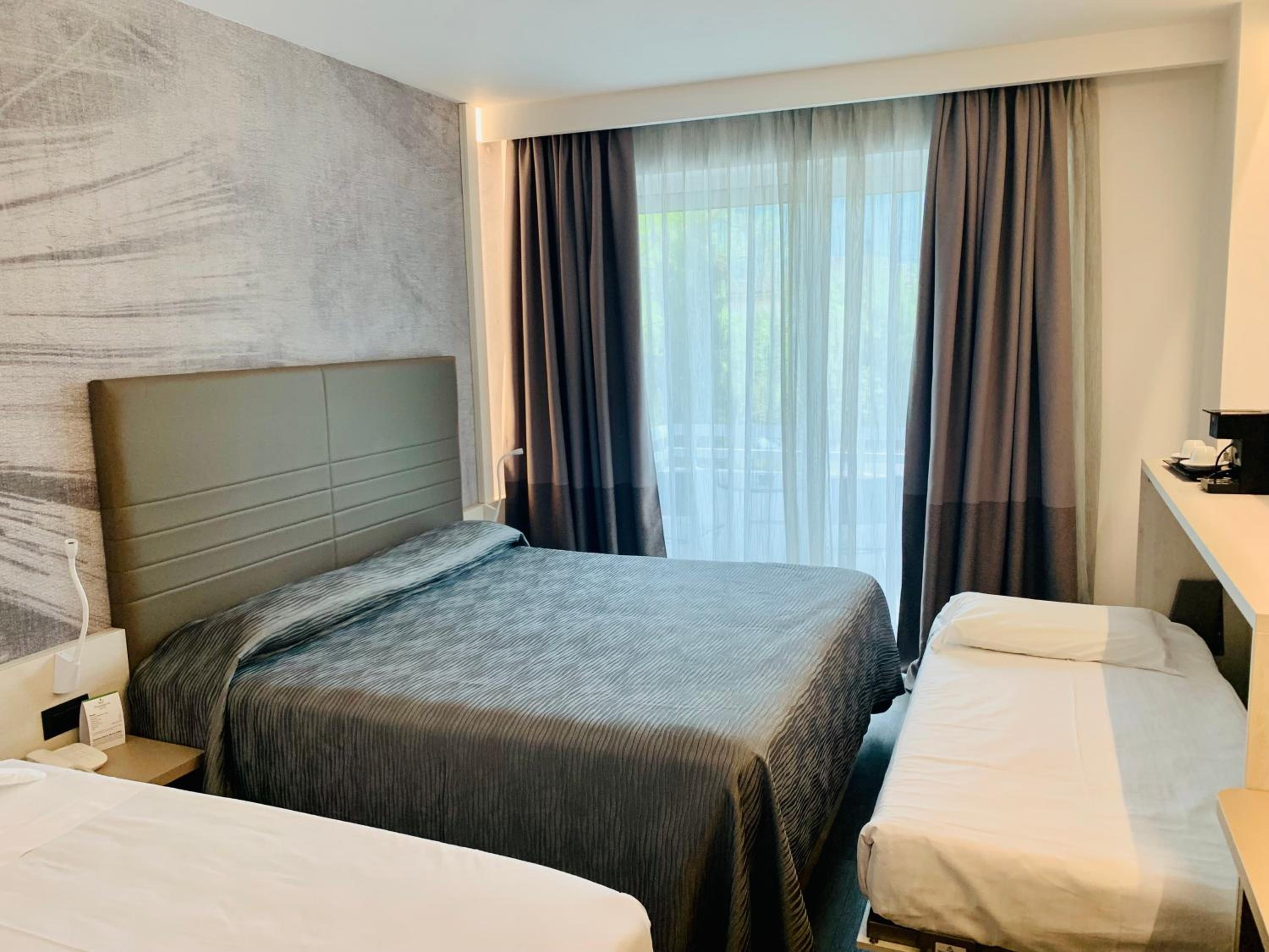 Quadruple Room - Photo 12