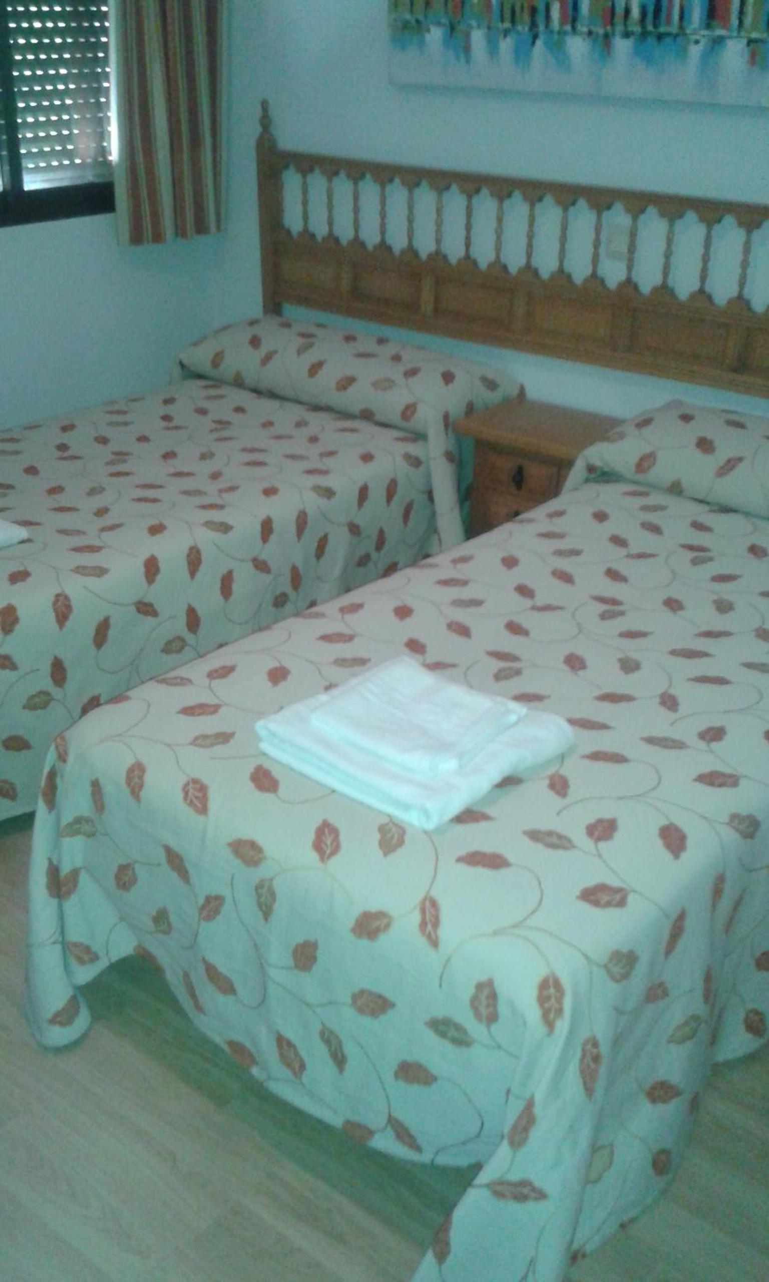 Twin Room - Photo 3