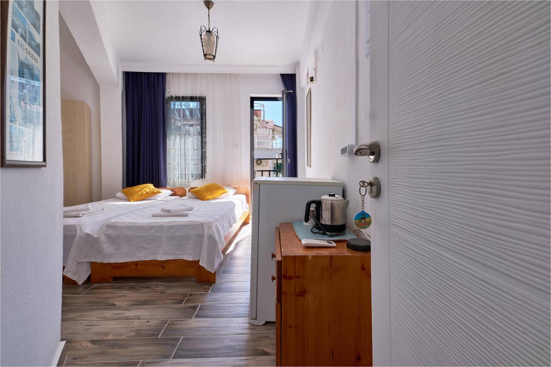 Twin Room with Balcony - Photo 13