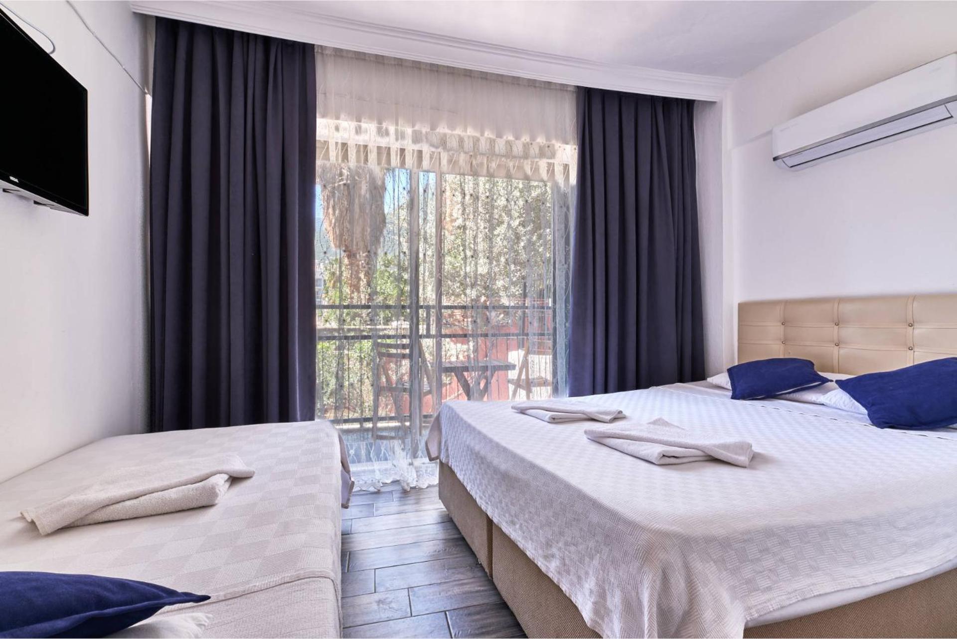 Triple Room with Balcony - Photo 1
