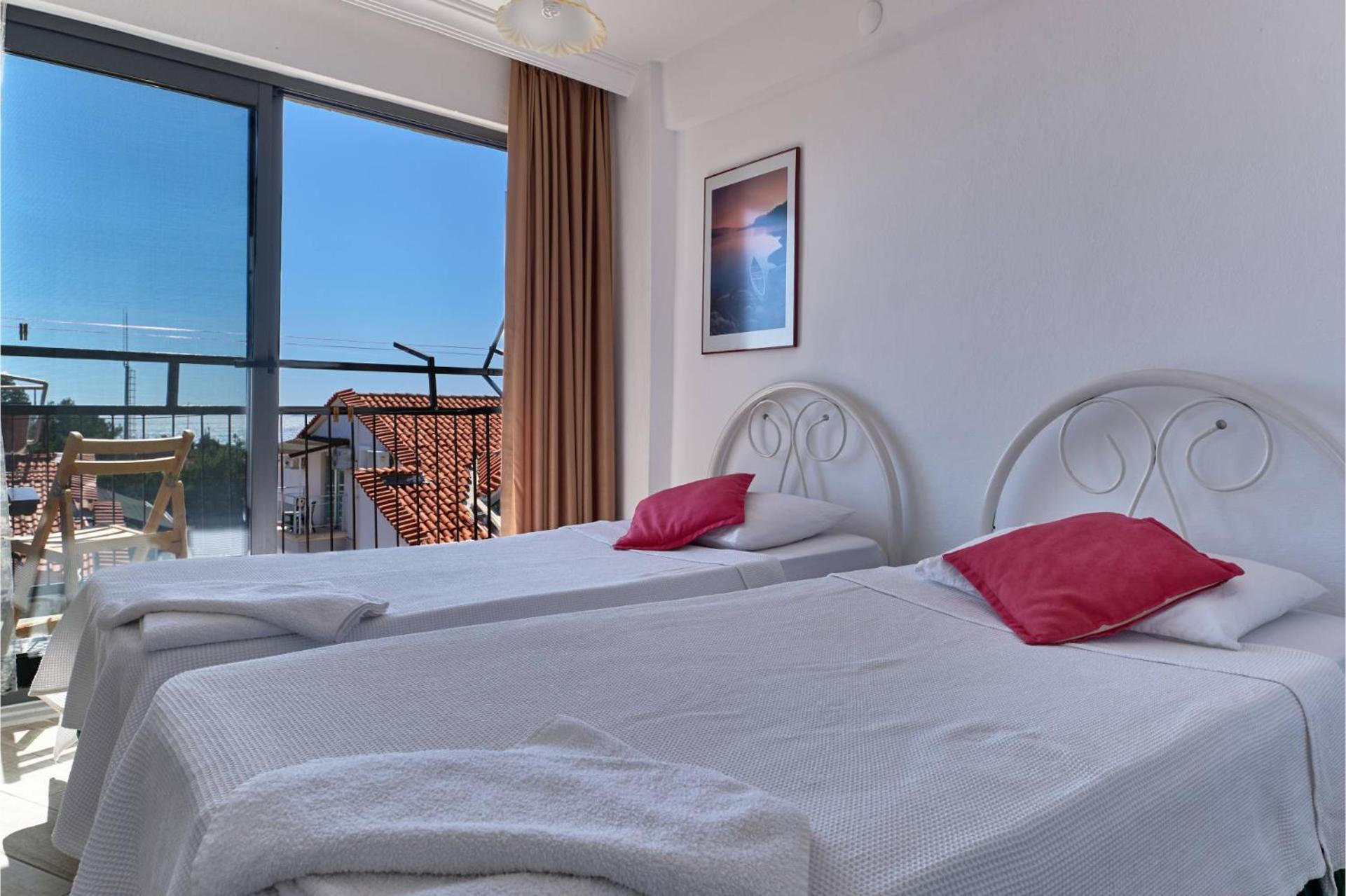 Twin Room with Balcony - Photo 1