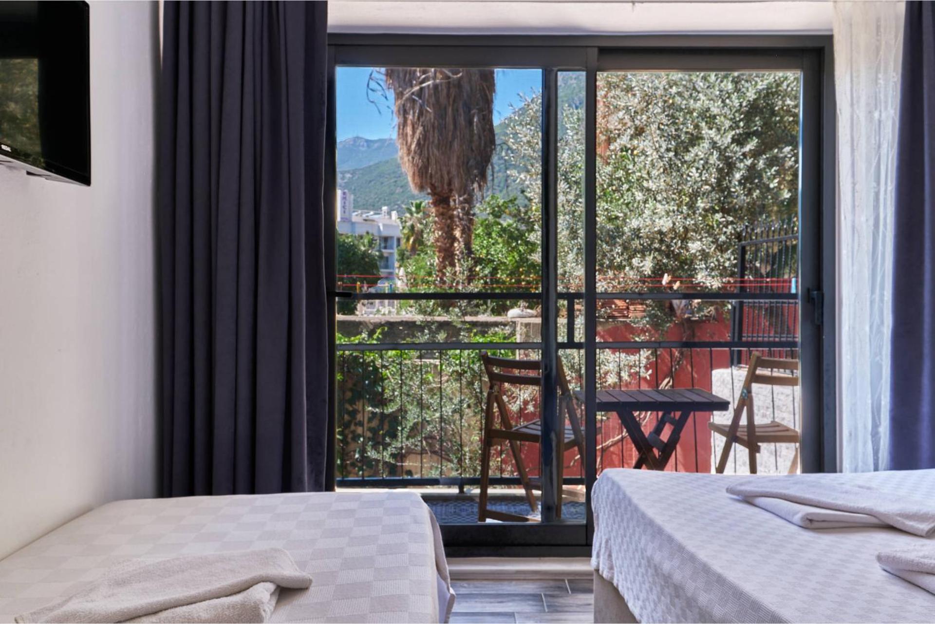 Triple Room with Balcony - Photo 2