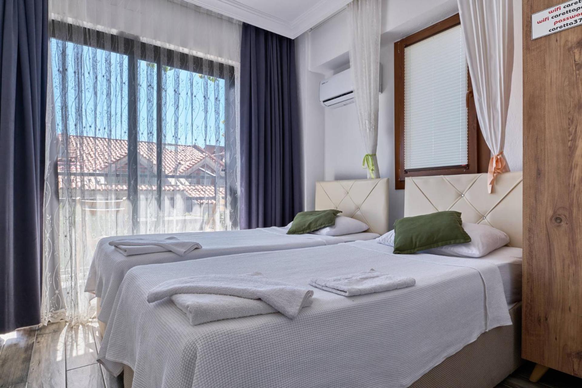 Twin Room with Balcony - Photo 11