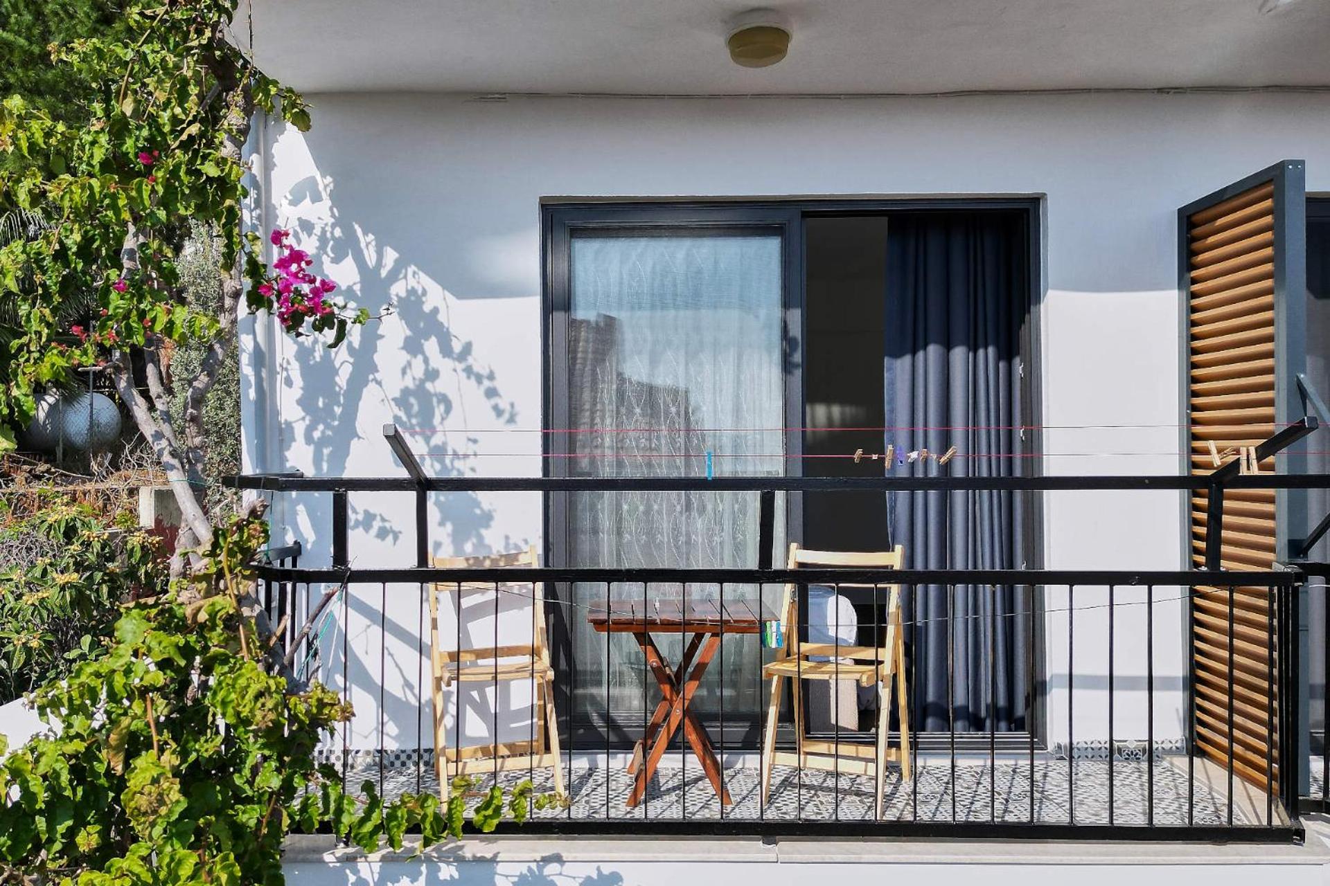 Triple Room with Balcony - Photo 12
