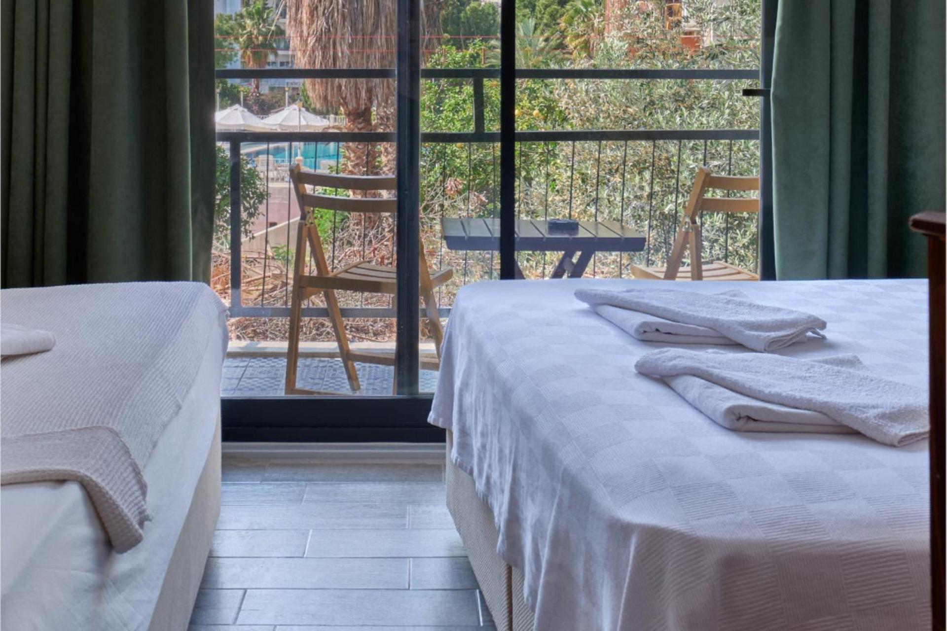 Triple Room with Balcony - Photo 4