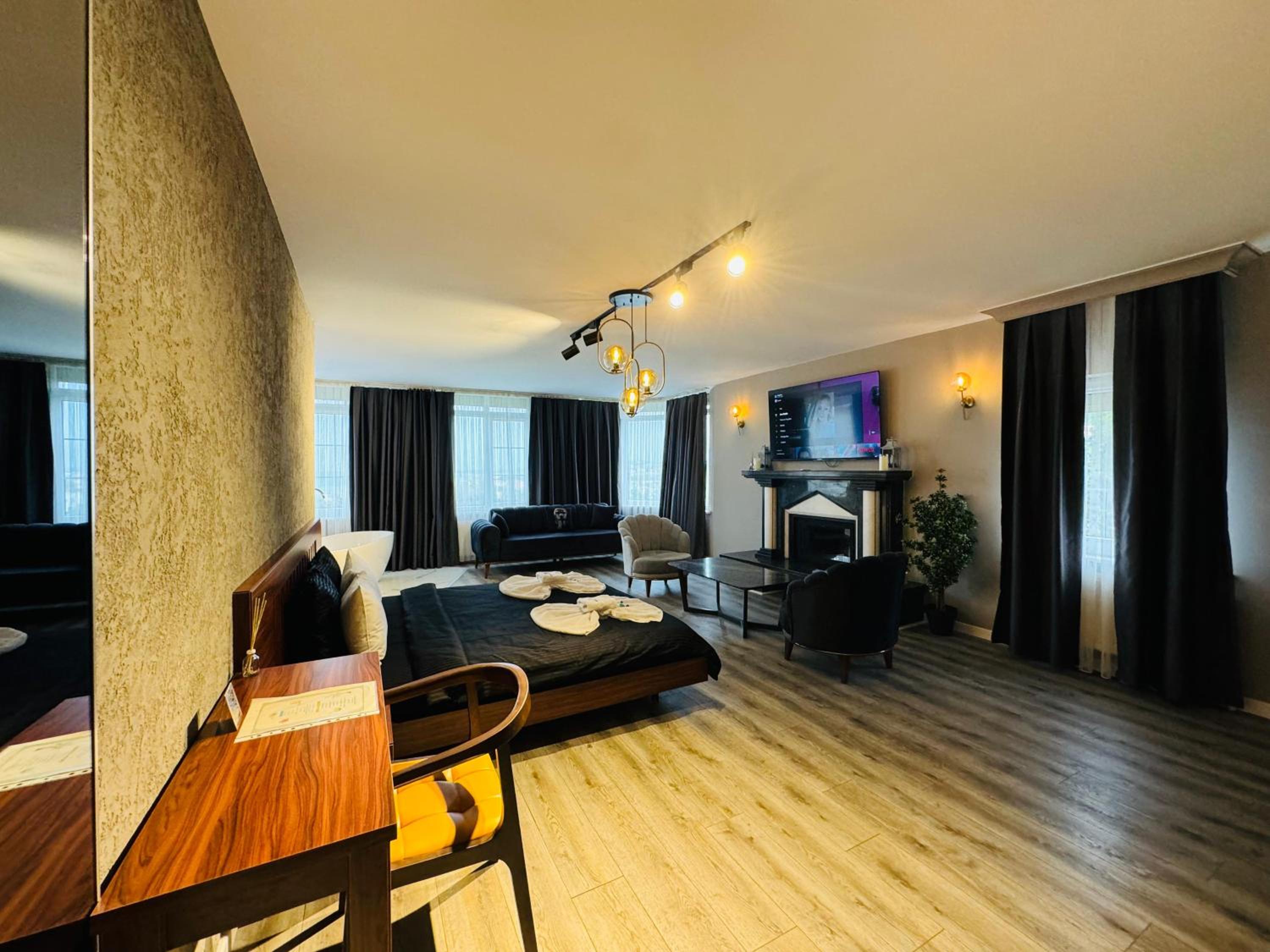 Queen Suite With Spa Bath