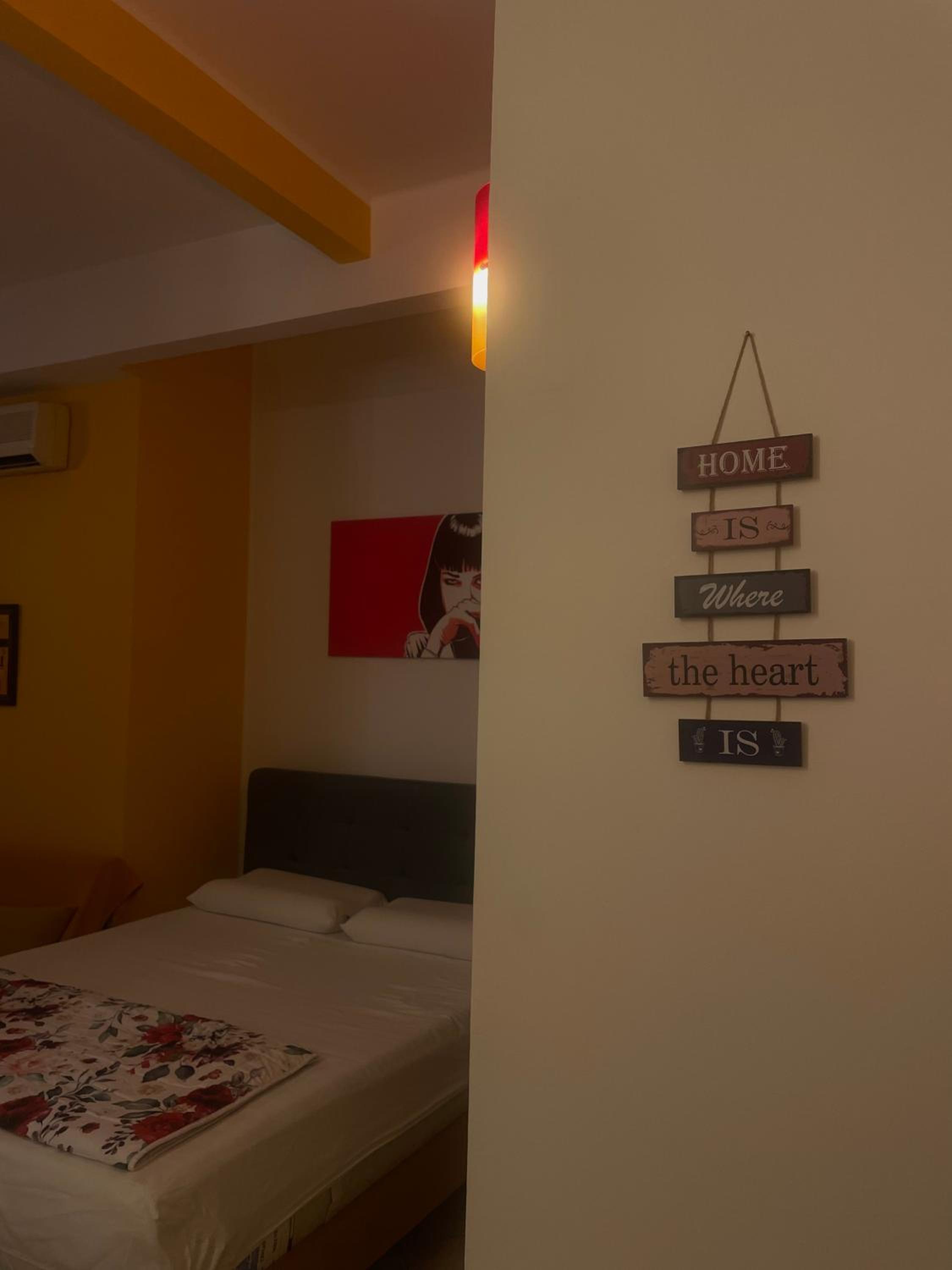 One-Bedroom Apartment photo 1
