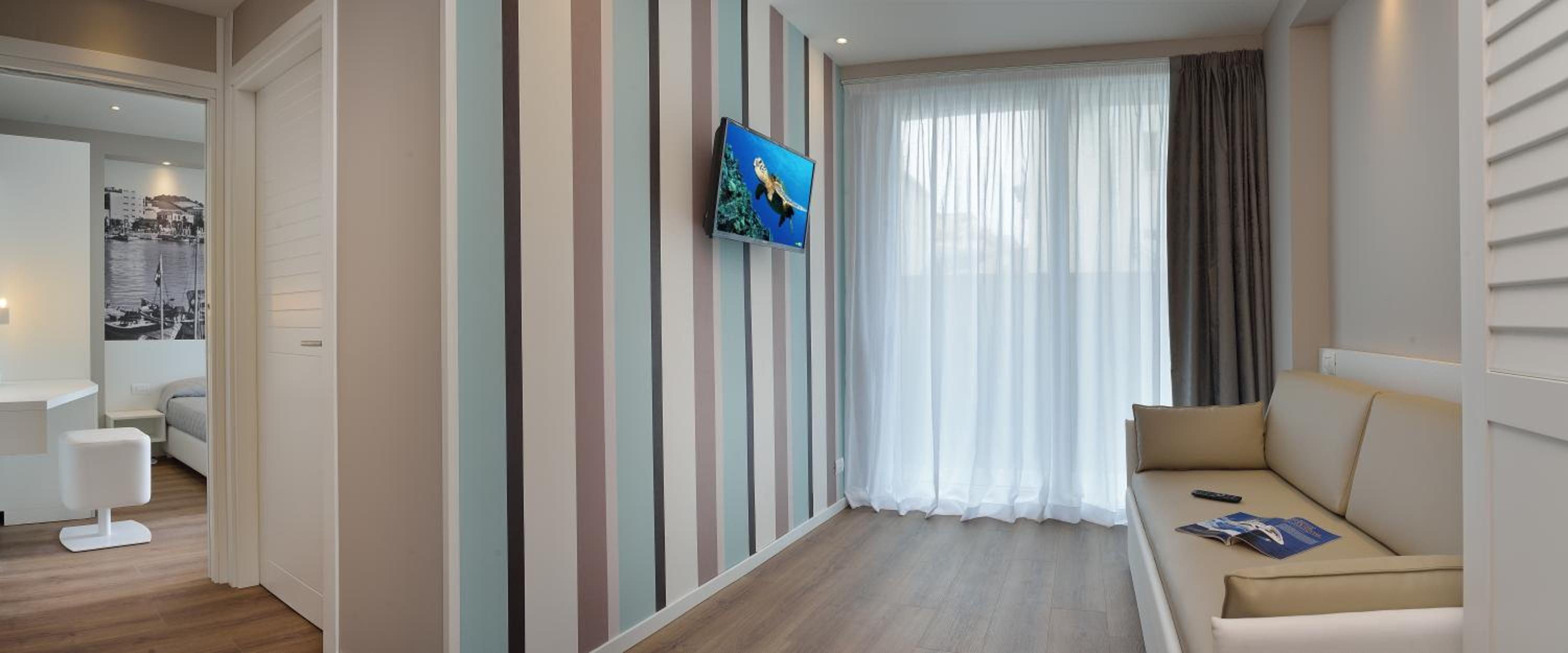 Junior Suite with Balcony photo 2