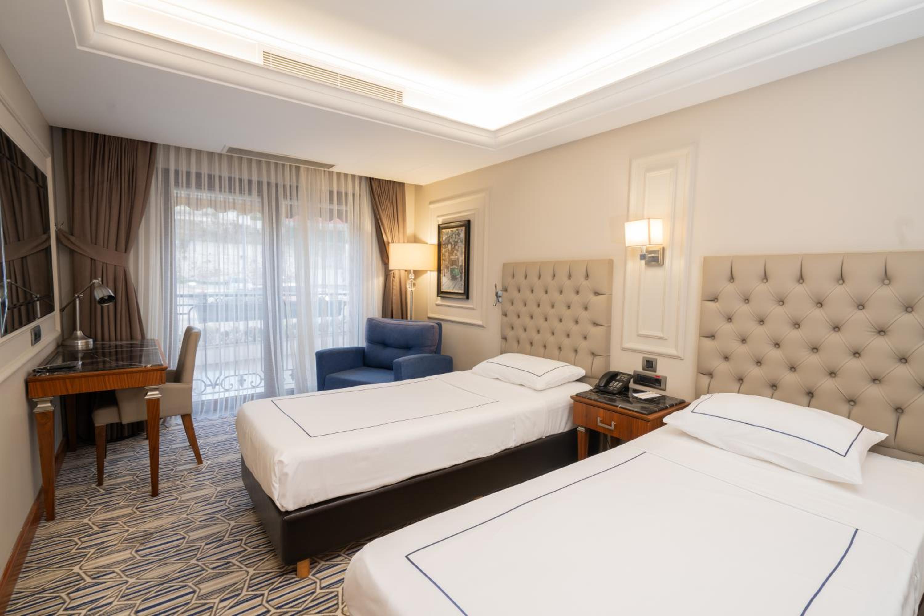 Deluxe Double or Twin Room with Mountain View photo 1