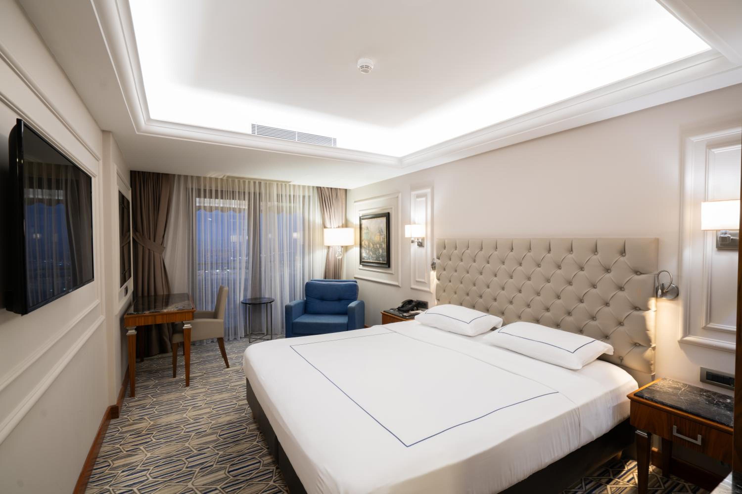 Deluxe Double or Twin Room with Mountain View photo 2