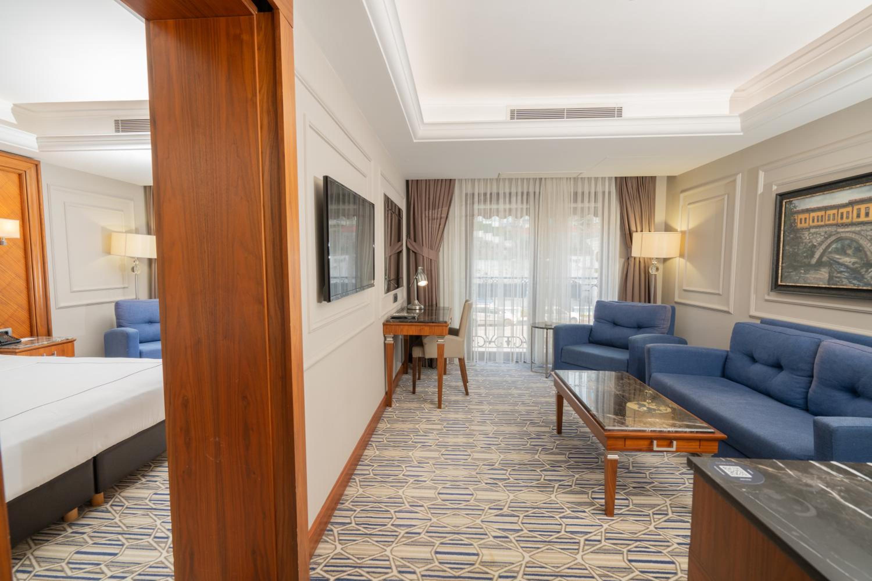 Junior Suite with Mountain View photo 3