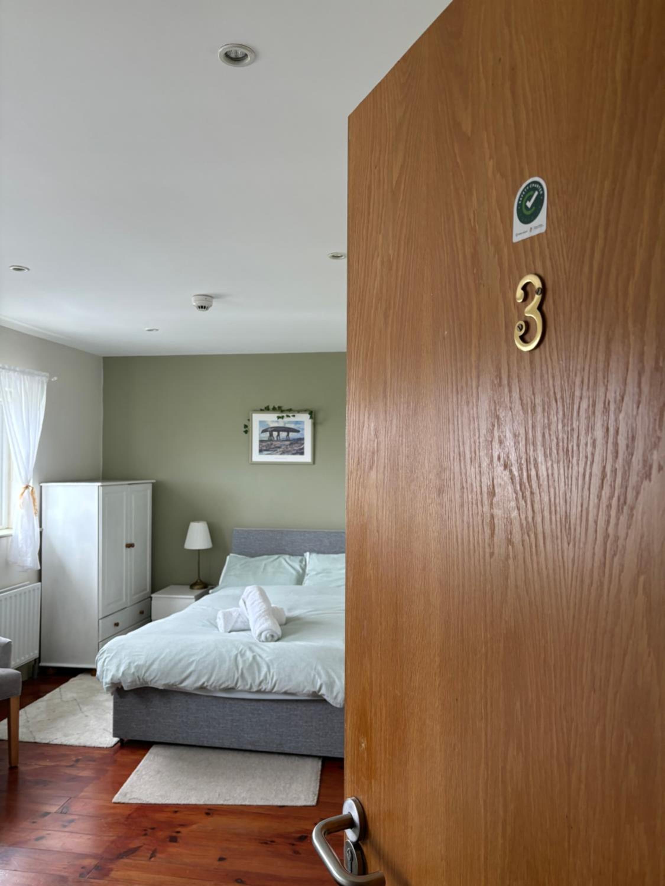 Deluxe Triple Room with Private Bathroom photo 2