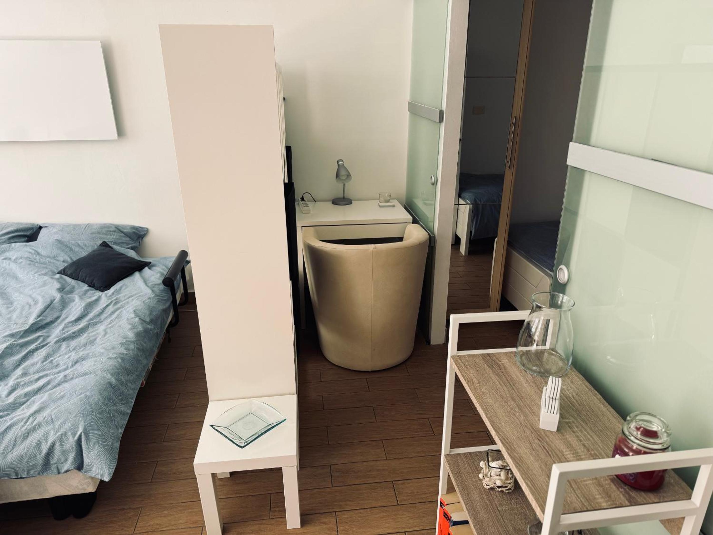 One-Bedroom Apartment photo 2