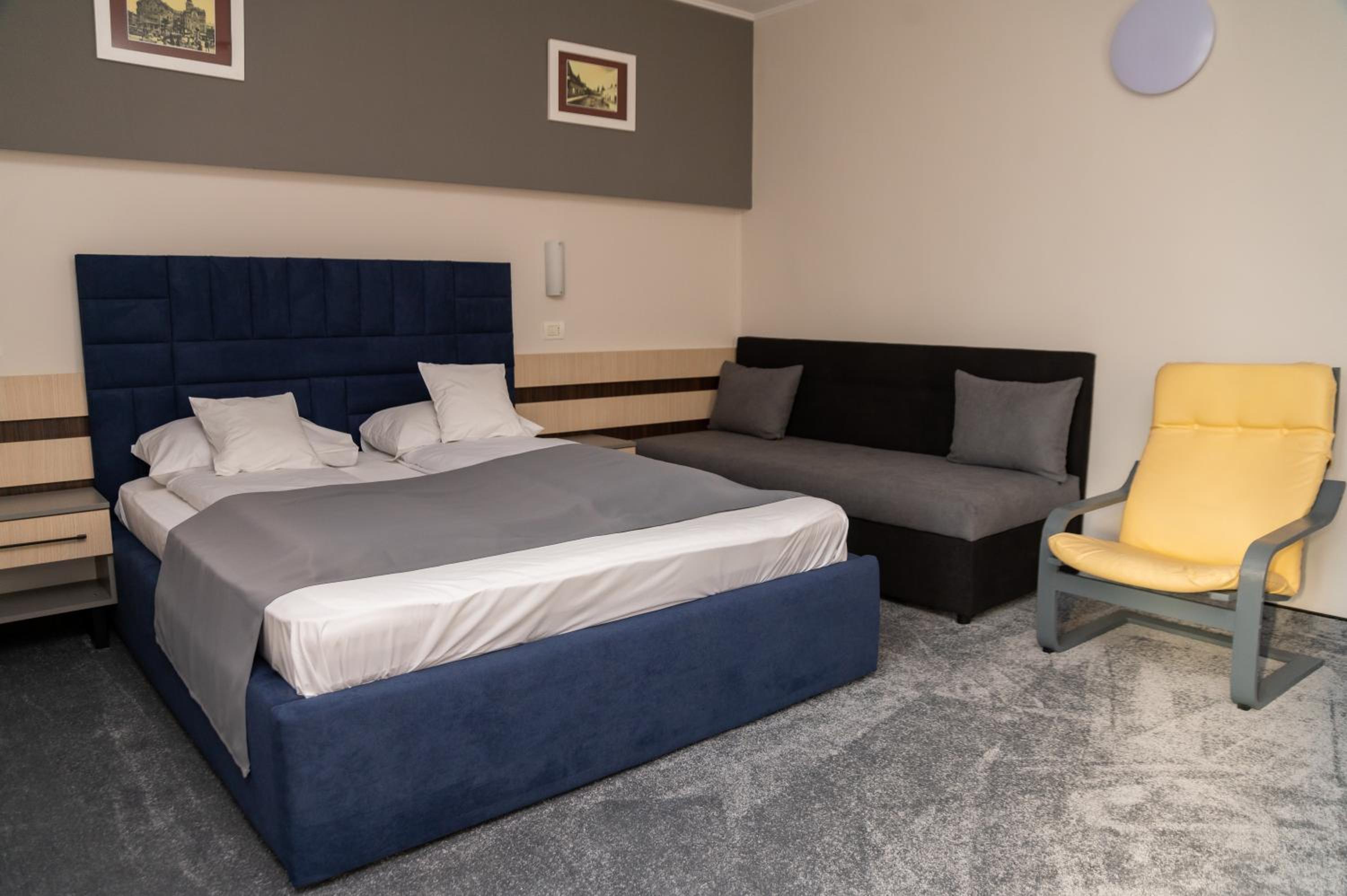 Deluxe Family Room (2 Adults + 1 Child) - Photo 10