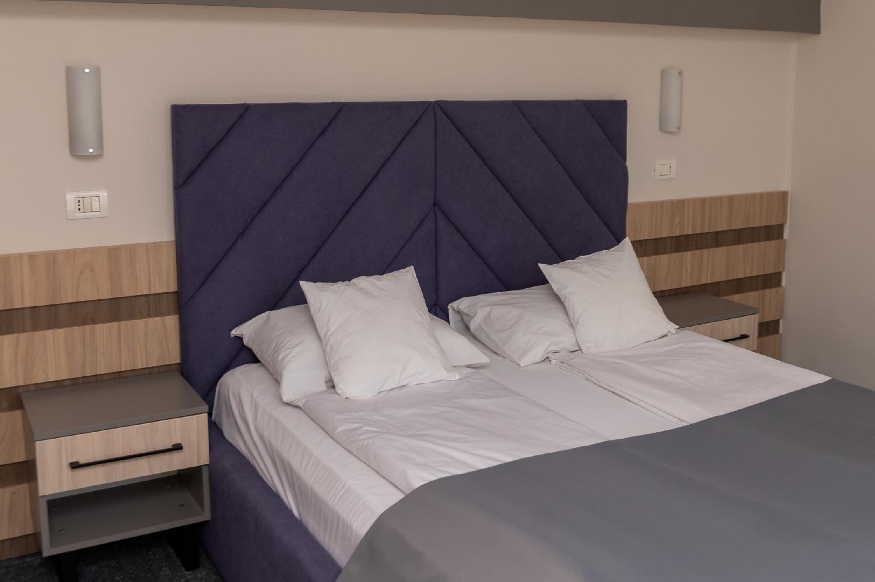 Deluxe Room - Photo 4