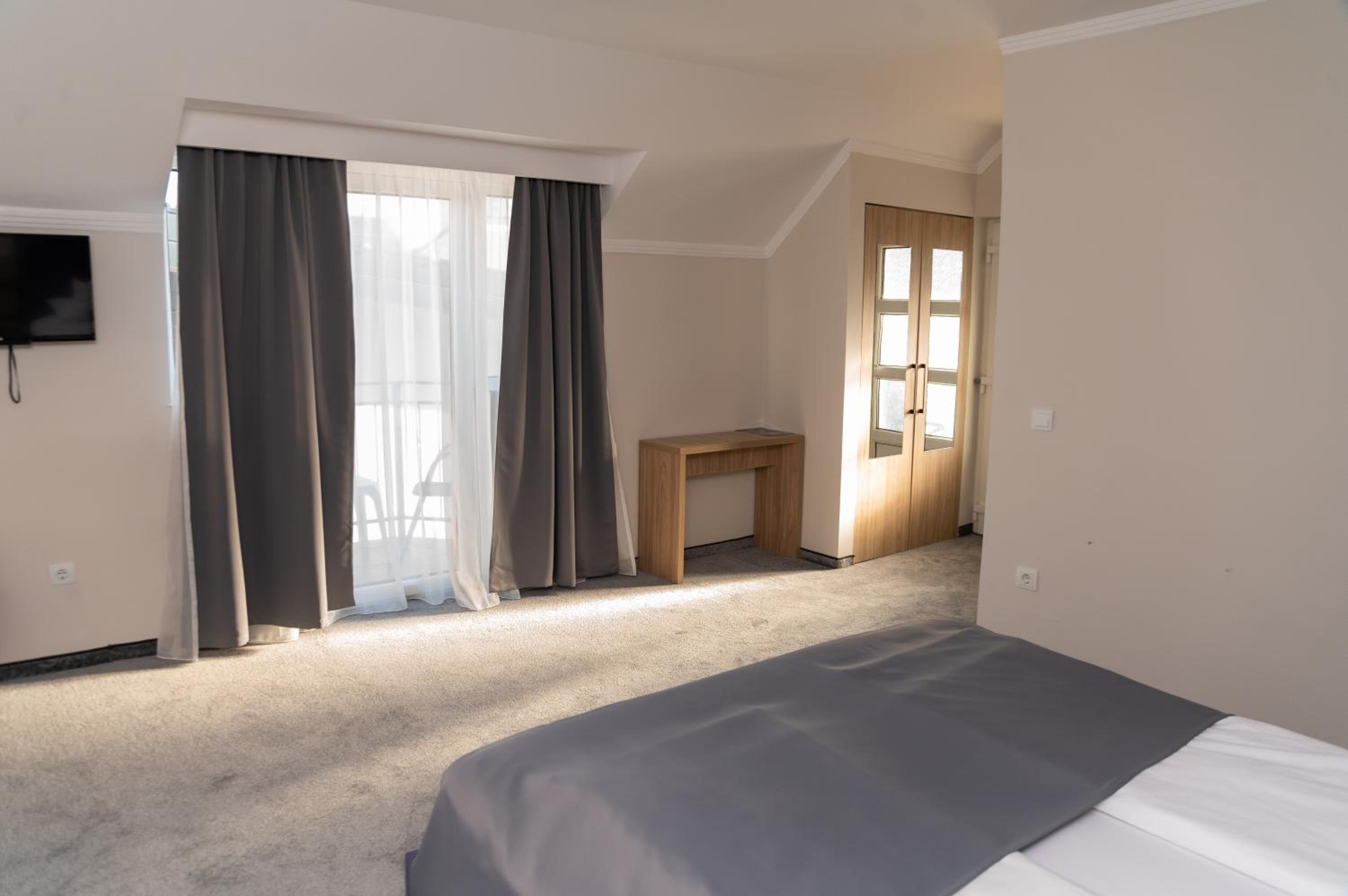 Deluxe Room - Photo 2