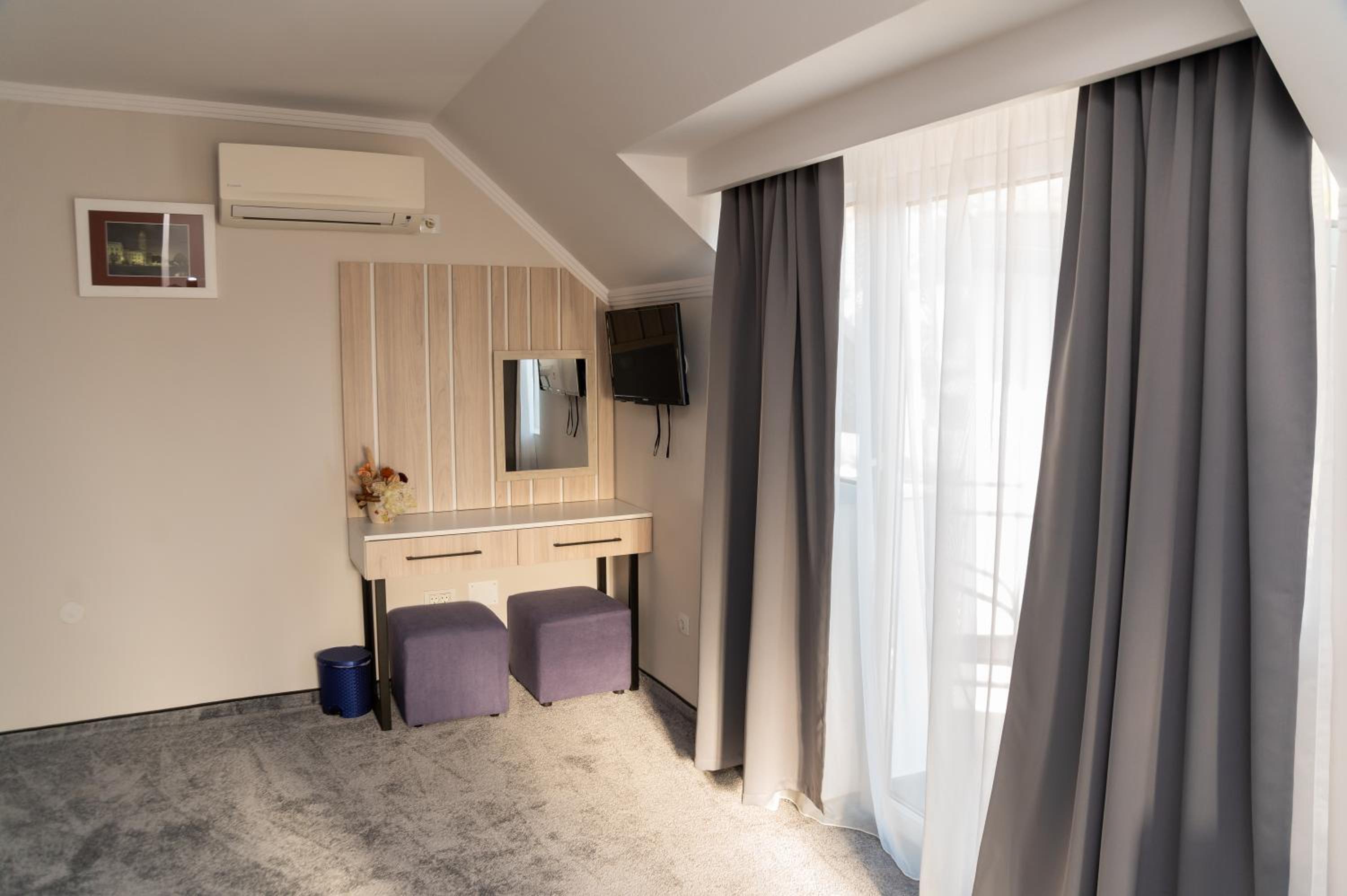 Deluxe Room - Photo 14
