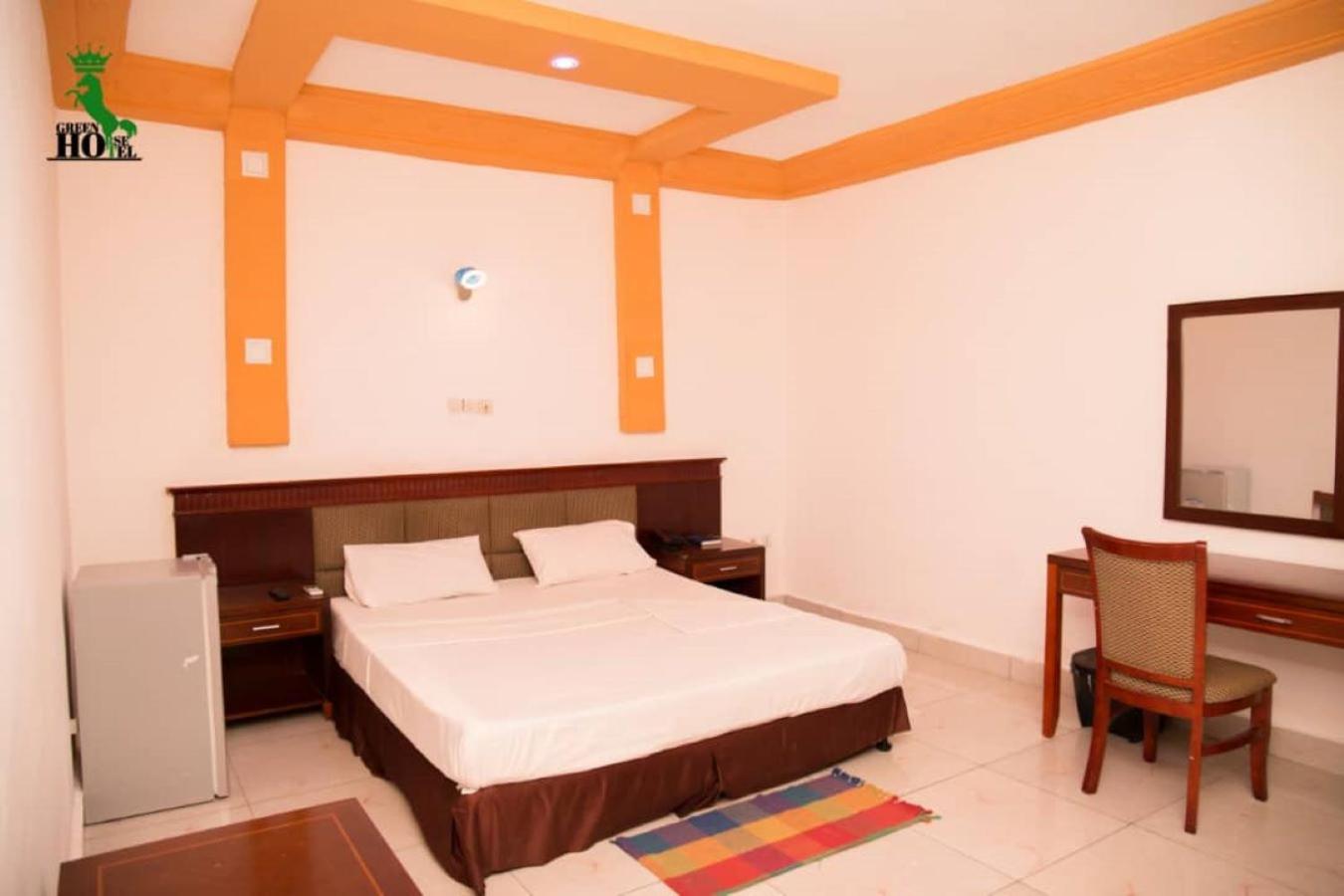 Deluxe Room (2 Adults + 1 Child) photo 1