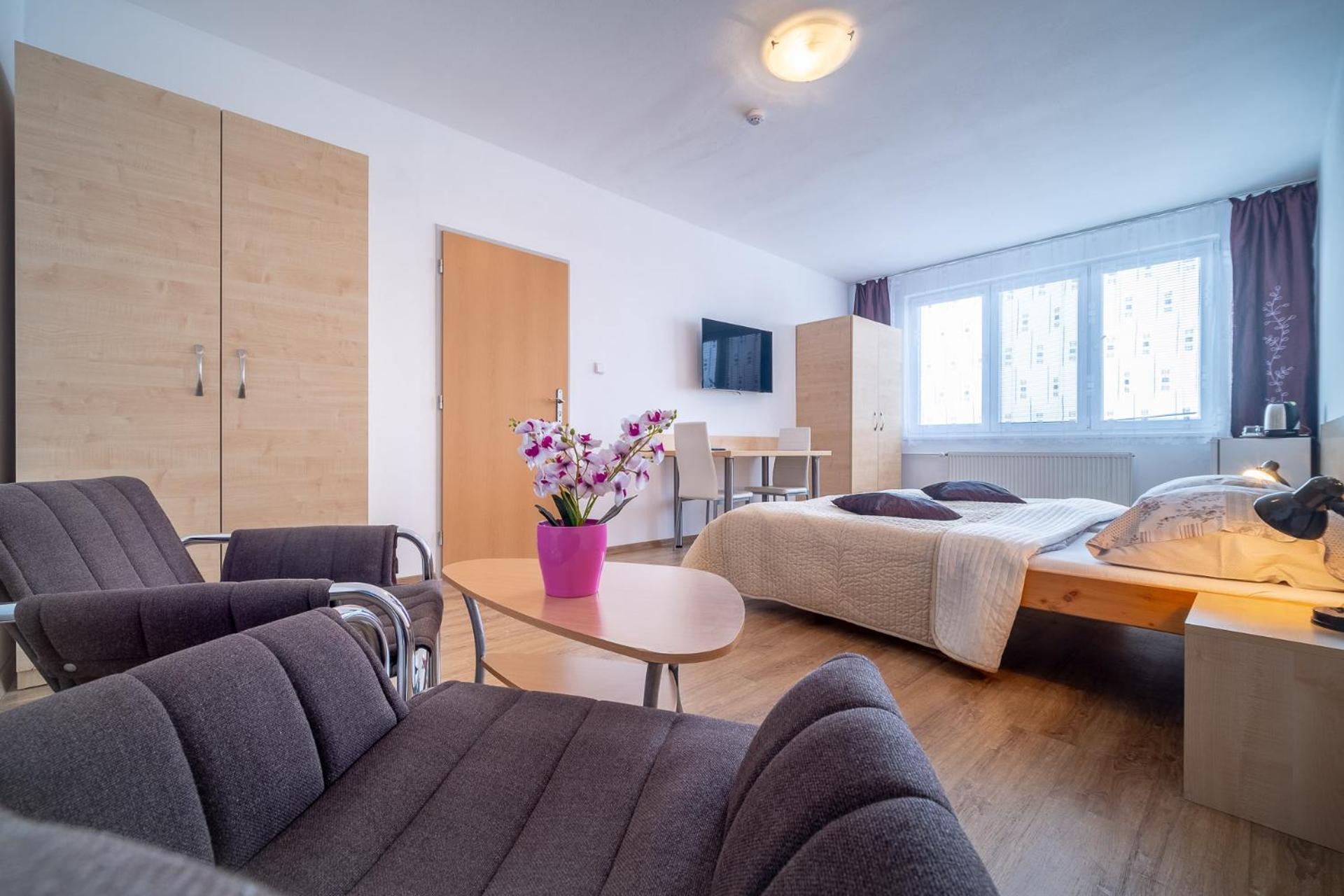 Double or Twin Room with Private Bathroom - Photo 4