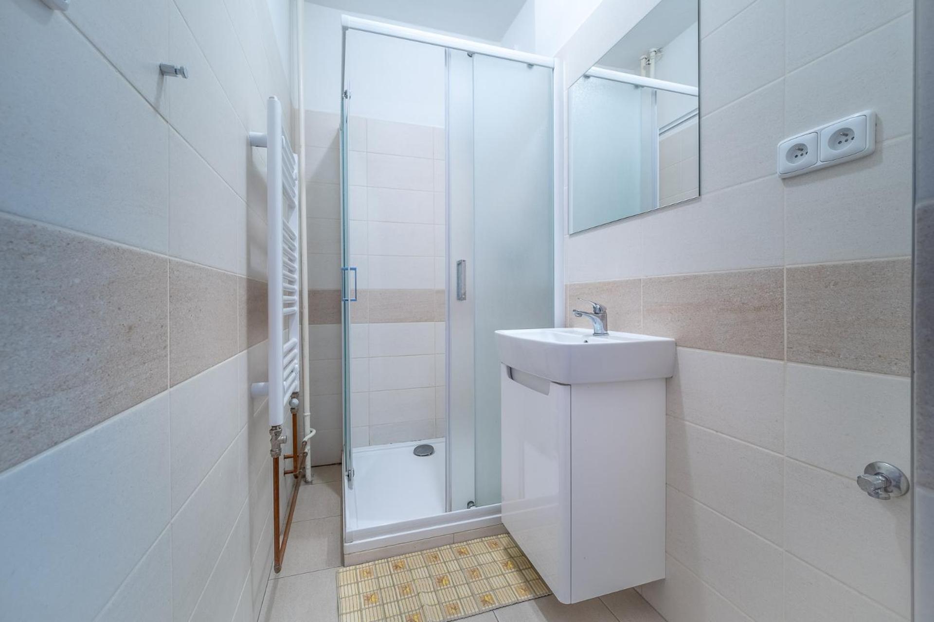 Twin Room with Shared Bathroom photo 2