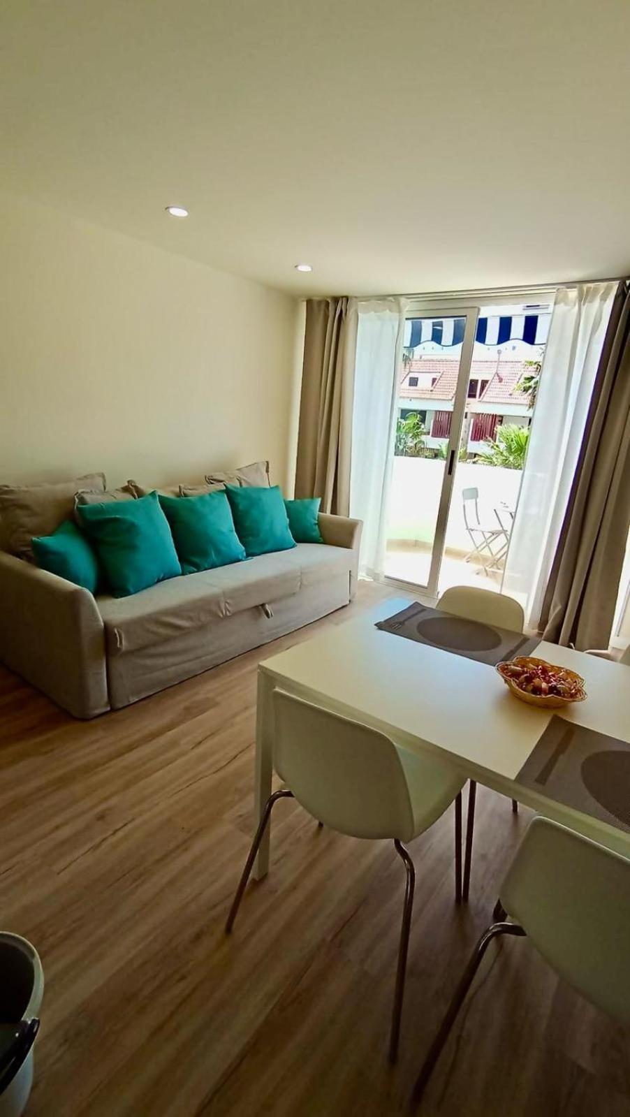 One-Bedroom Apartment photo 2