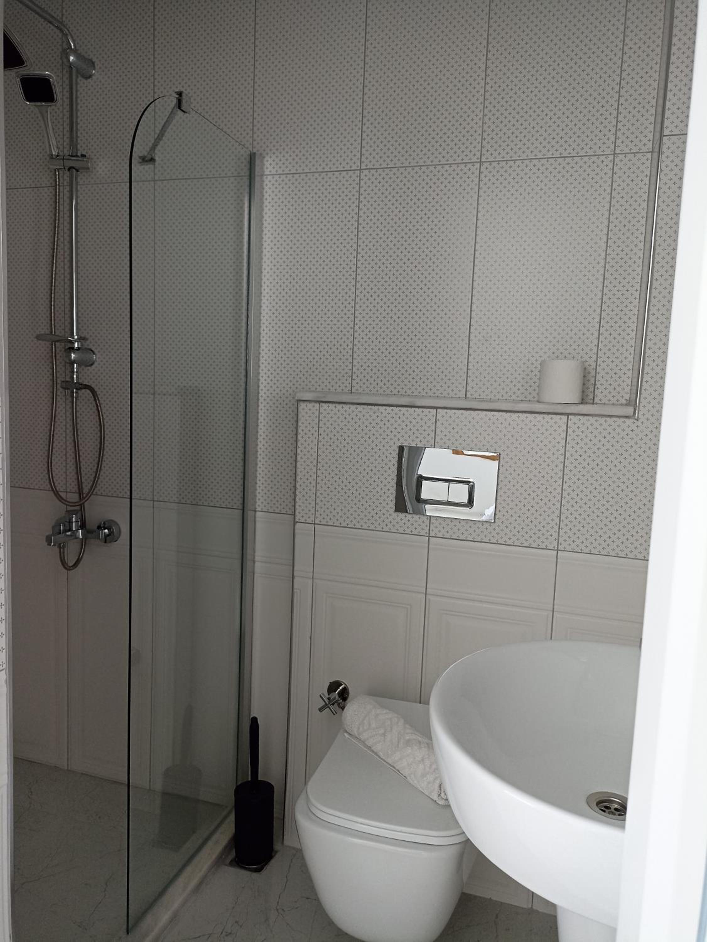 Double Room - Photo 7