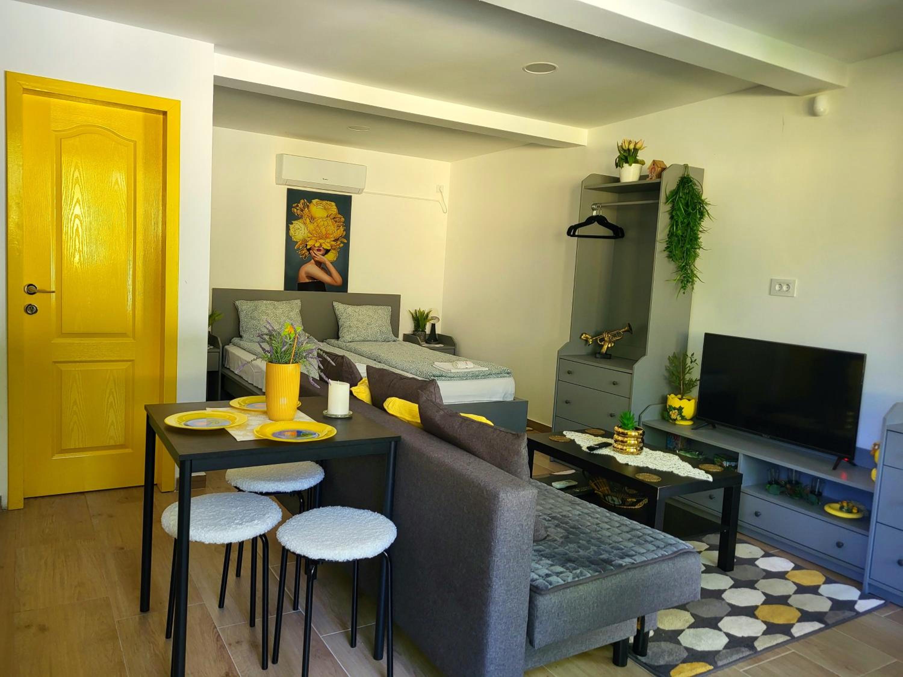 One-Bedroom House photo 2