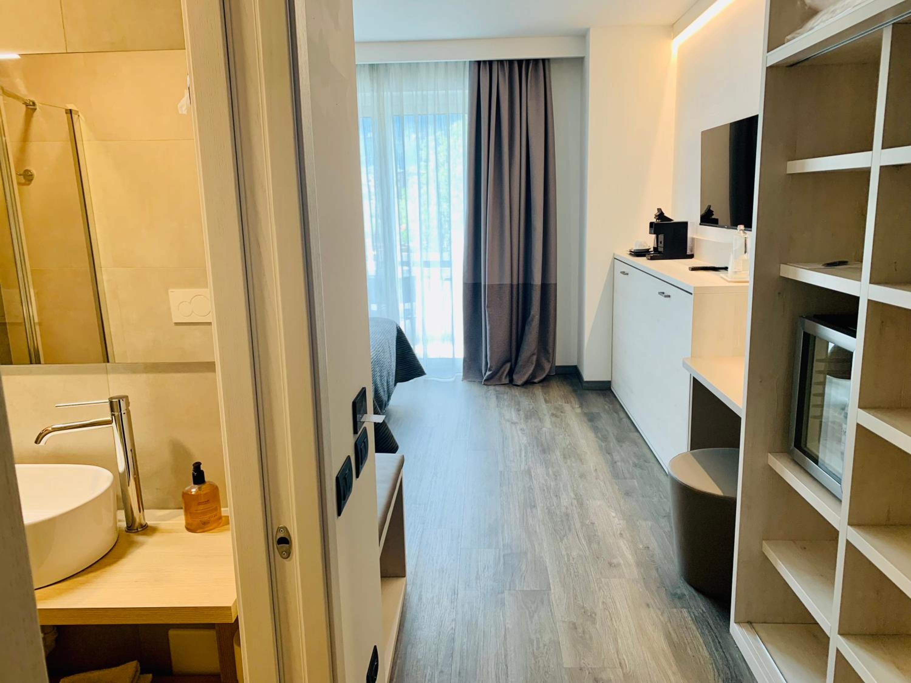 Quadruple Room with Garden View - Photo 4