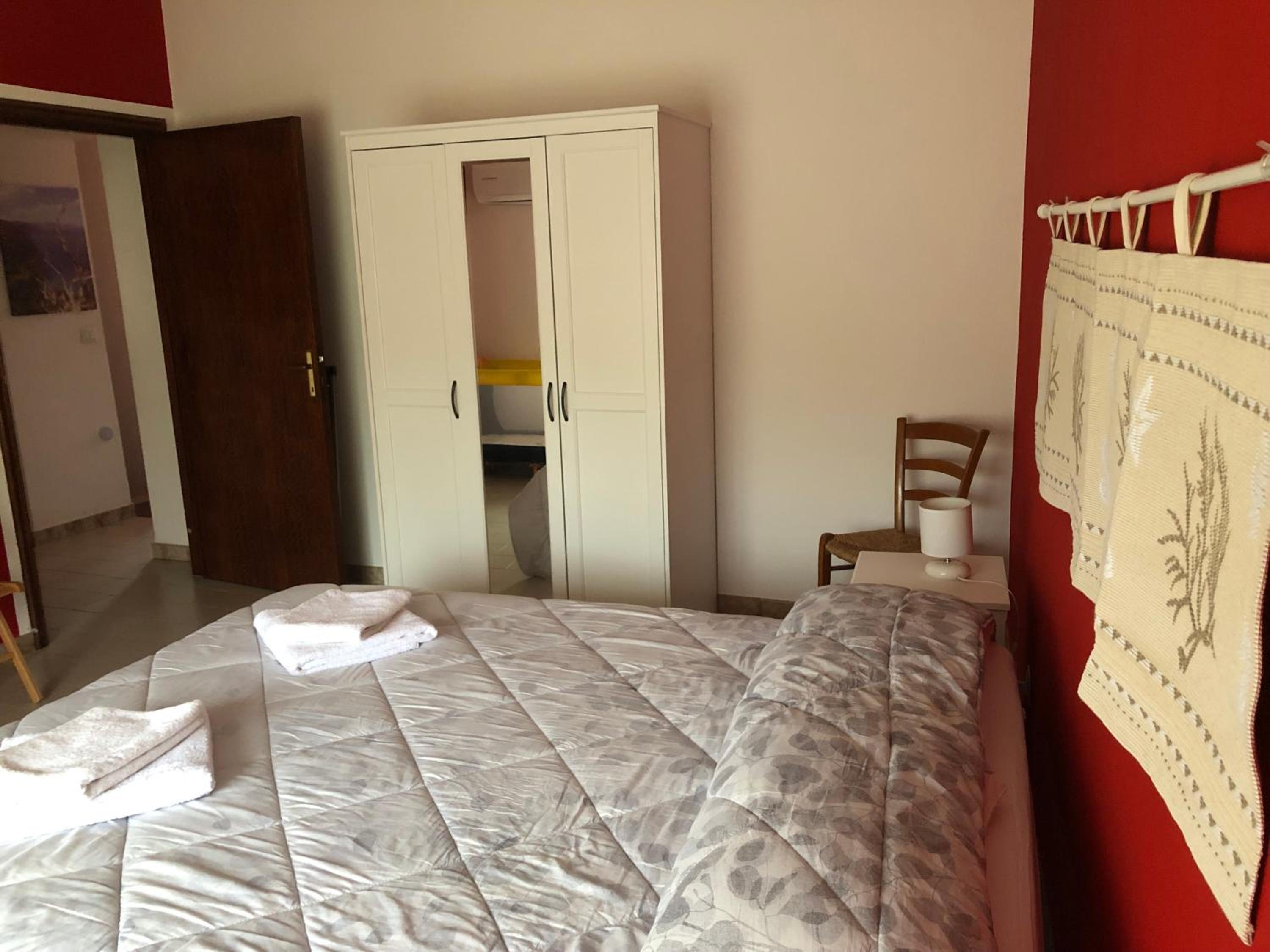 Large Double Room - Photo 11