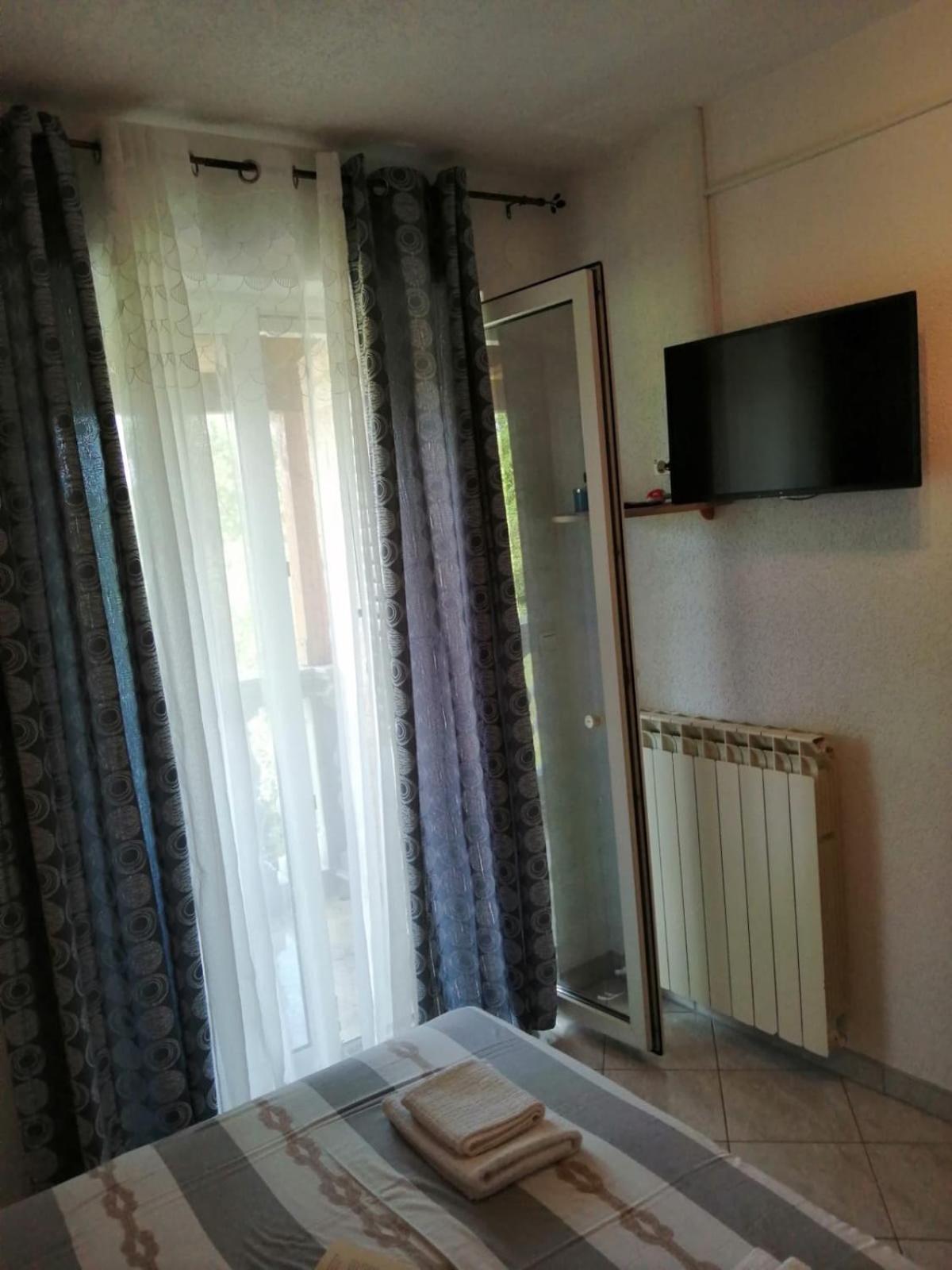 Studio with Balcony - Photo 34