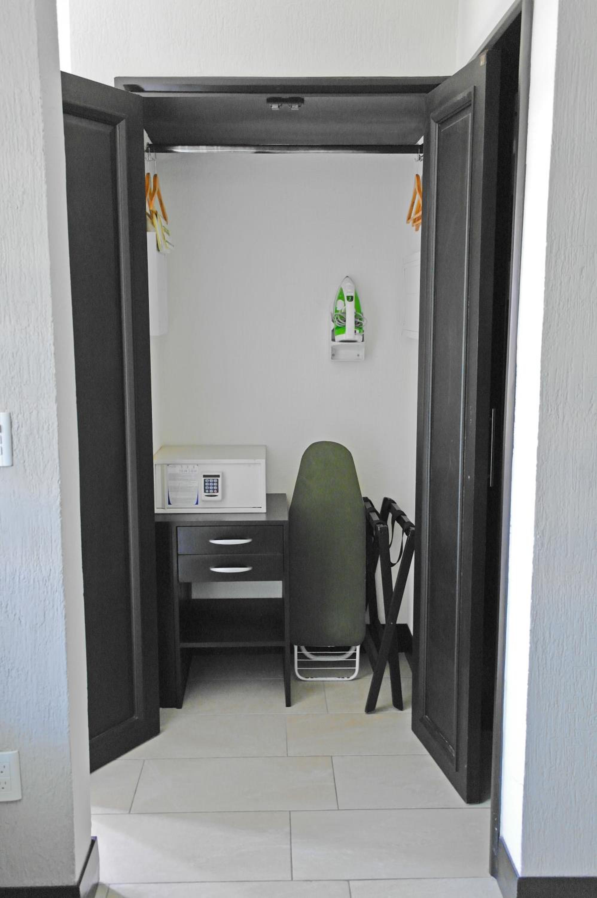 Standard Single Room - Photo 7