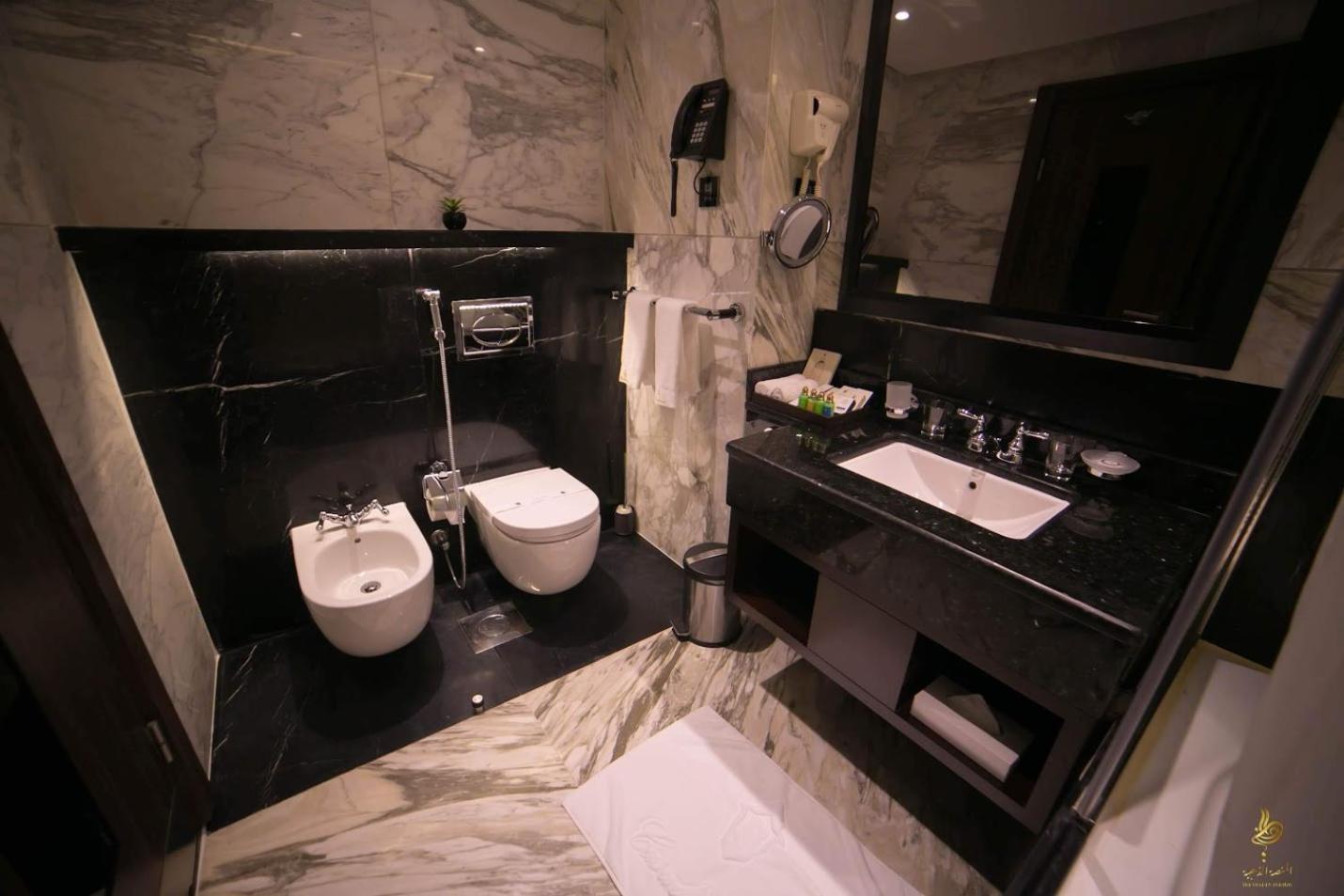 Deluxe King Room photo 2