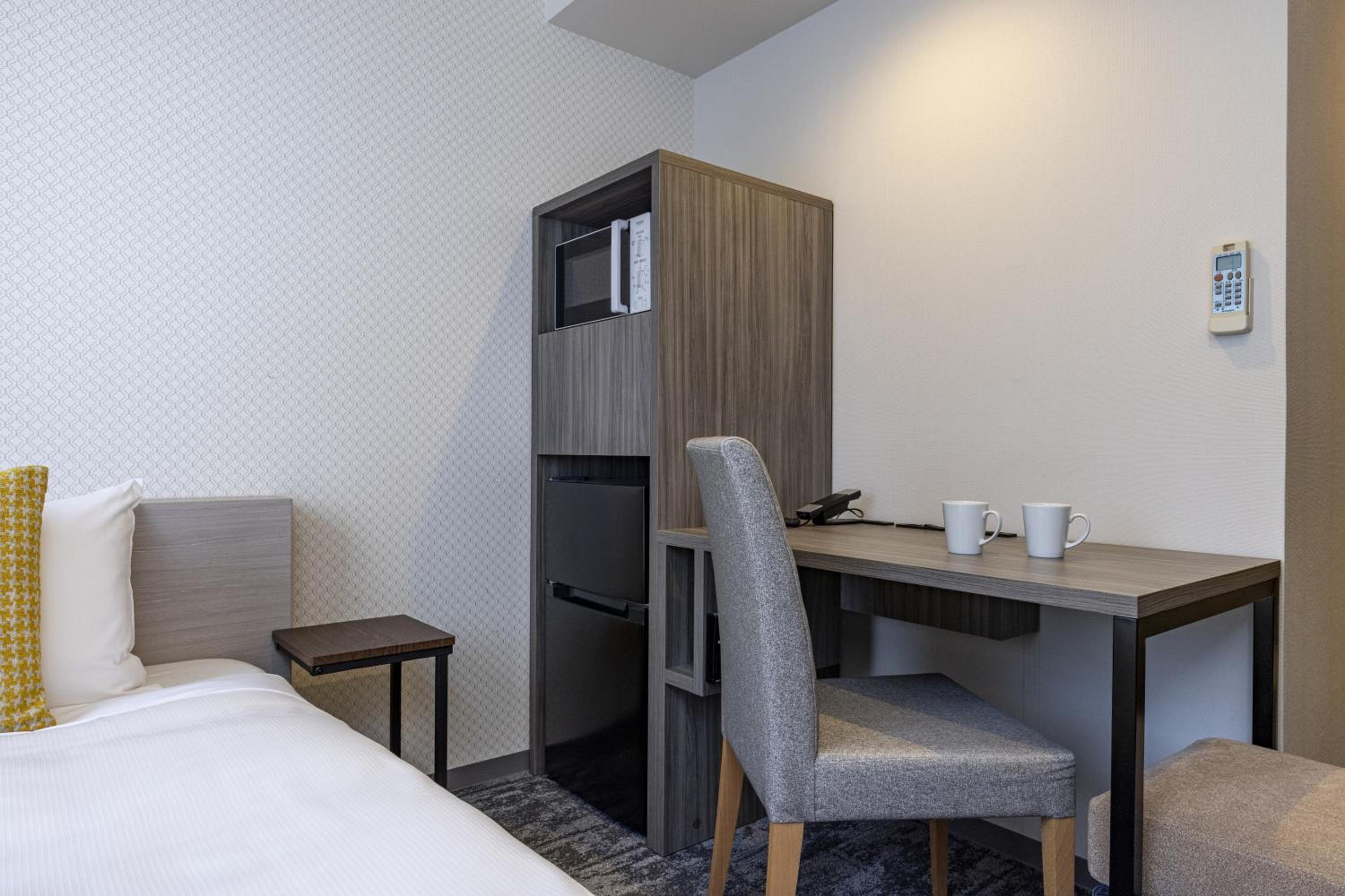 Moderate Double Room with 55 in Bed and In-room Washer-Dryer 1-2Adult