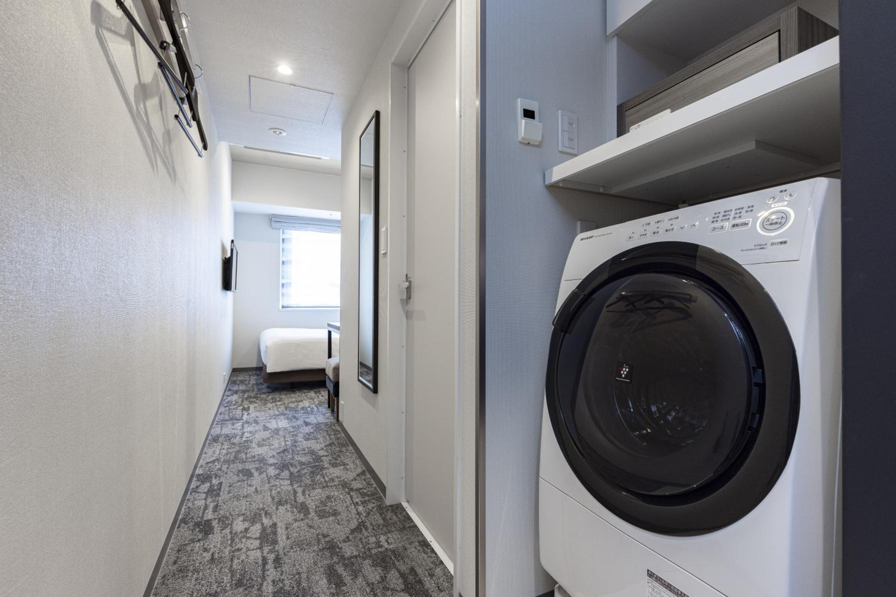 Moderate Double Room with 55 in Bed and In-room Washer-Dryer 1-2Adult