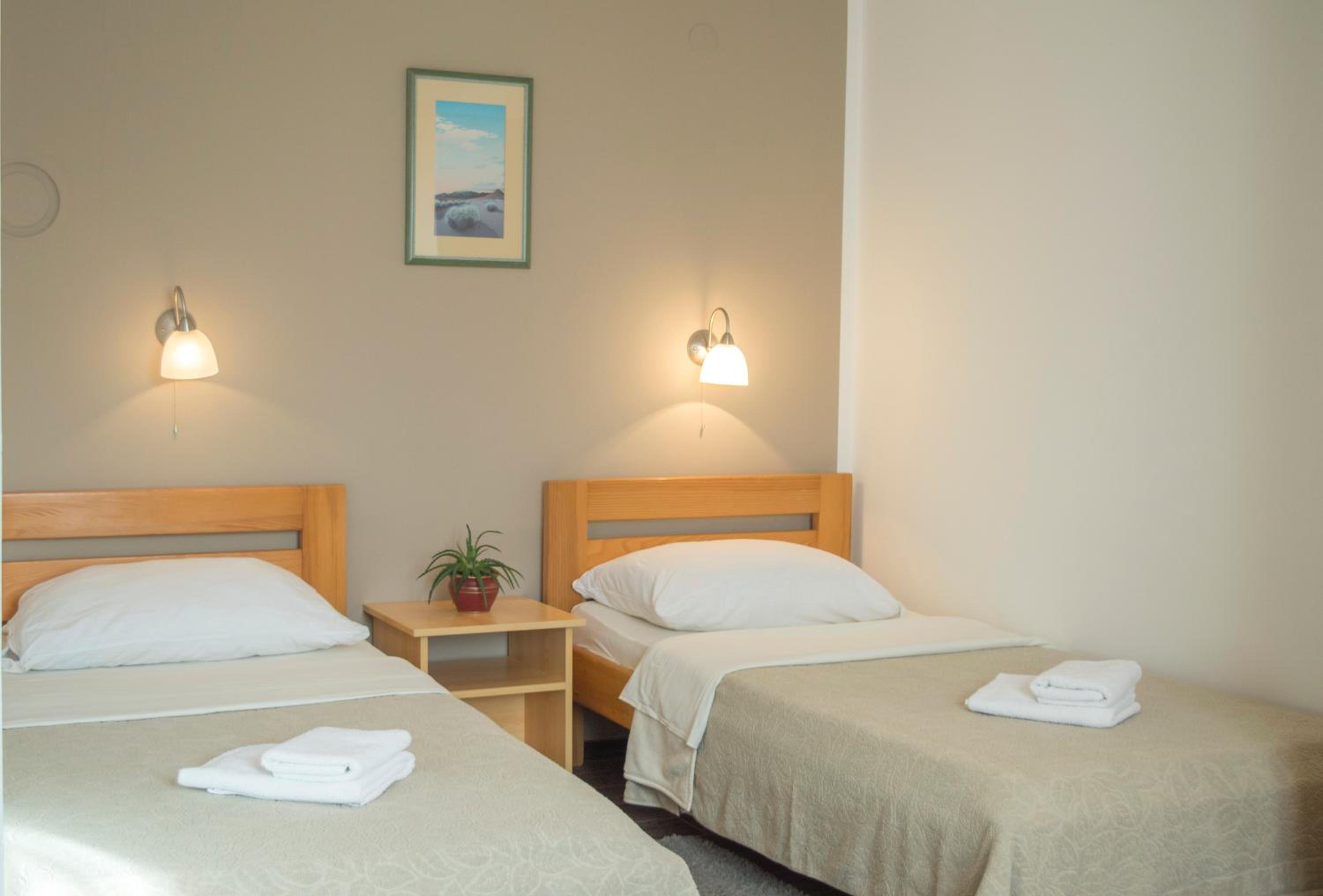 Economy Twin Room - Photo 6
