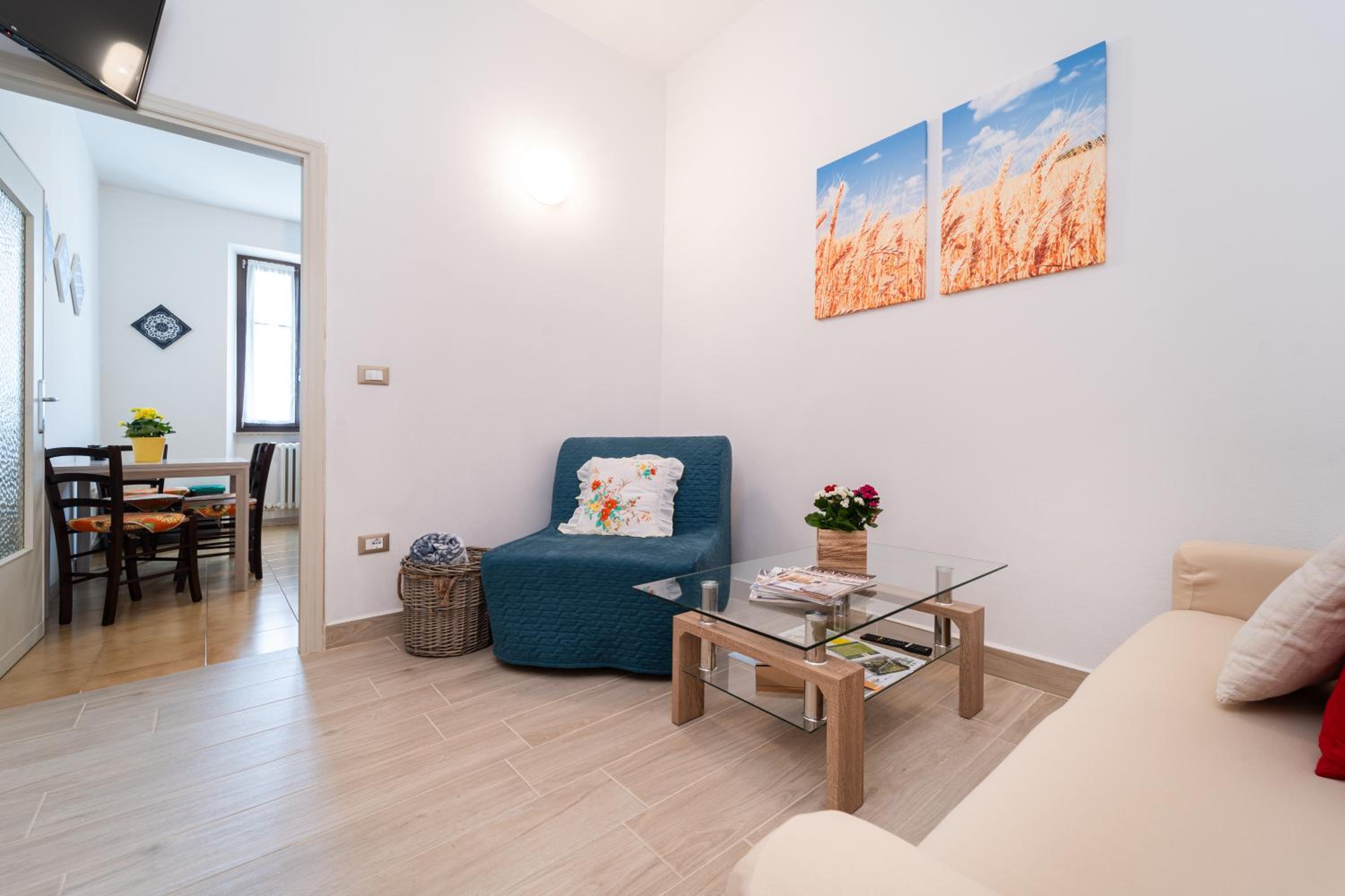 Family Two-Bedroom Apartment with View photo 3
