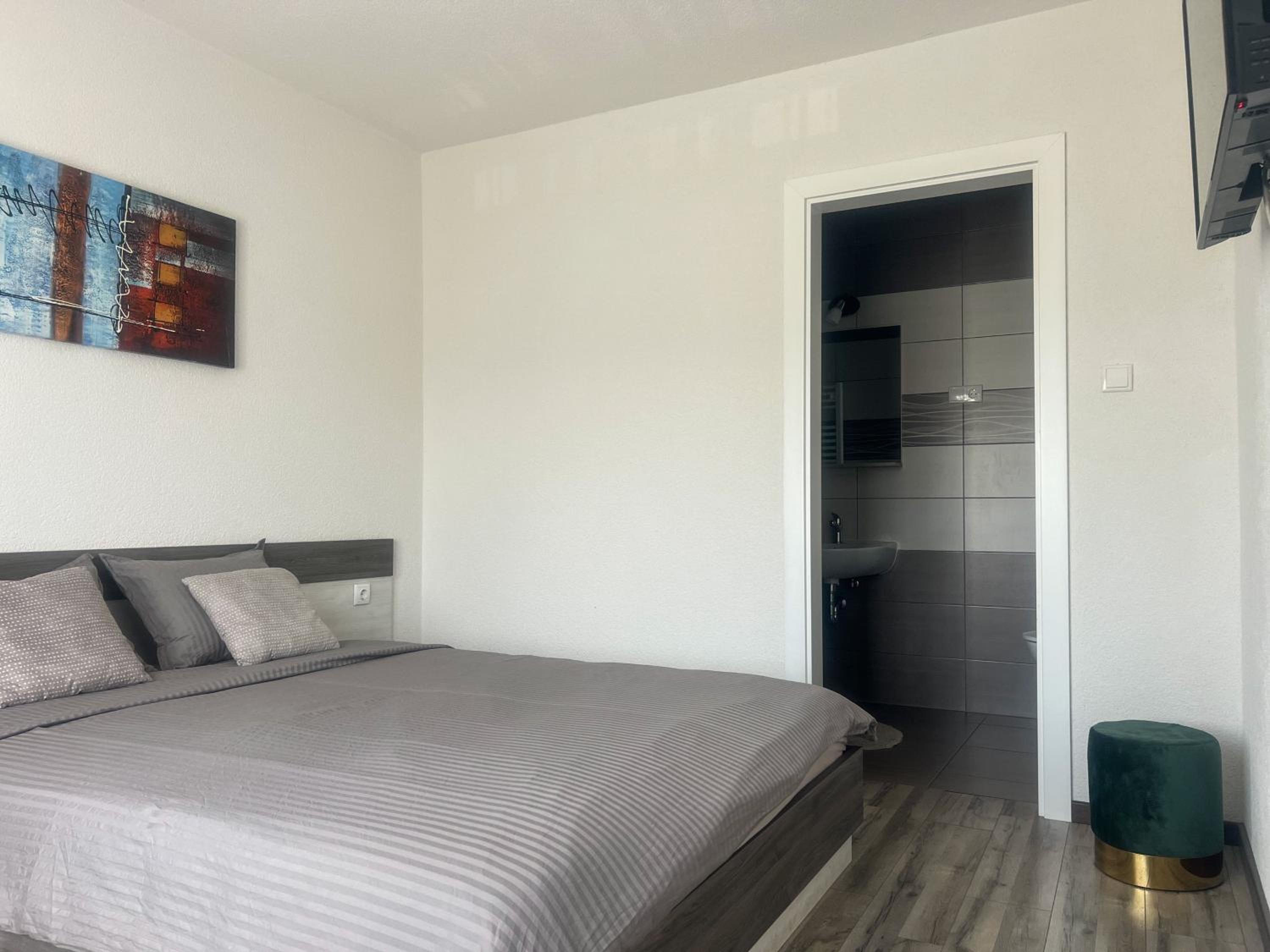 Double Room - Photo 2