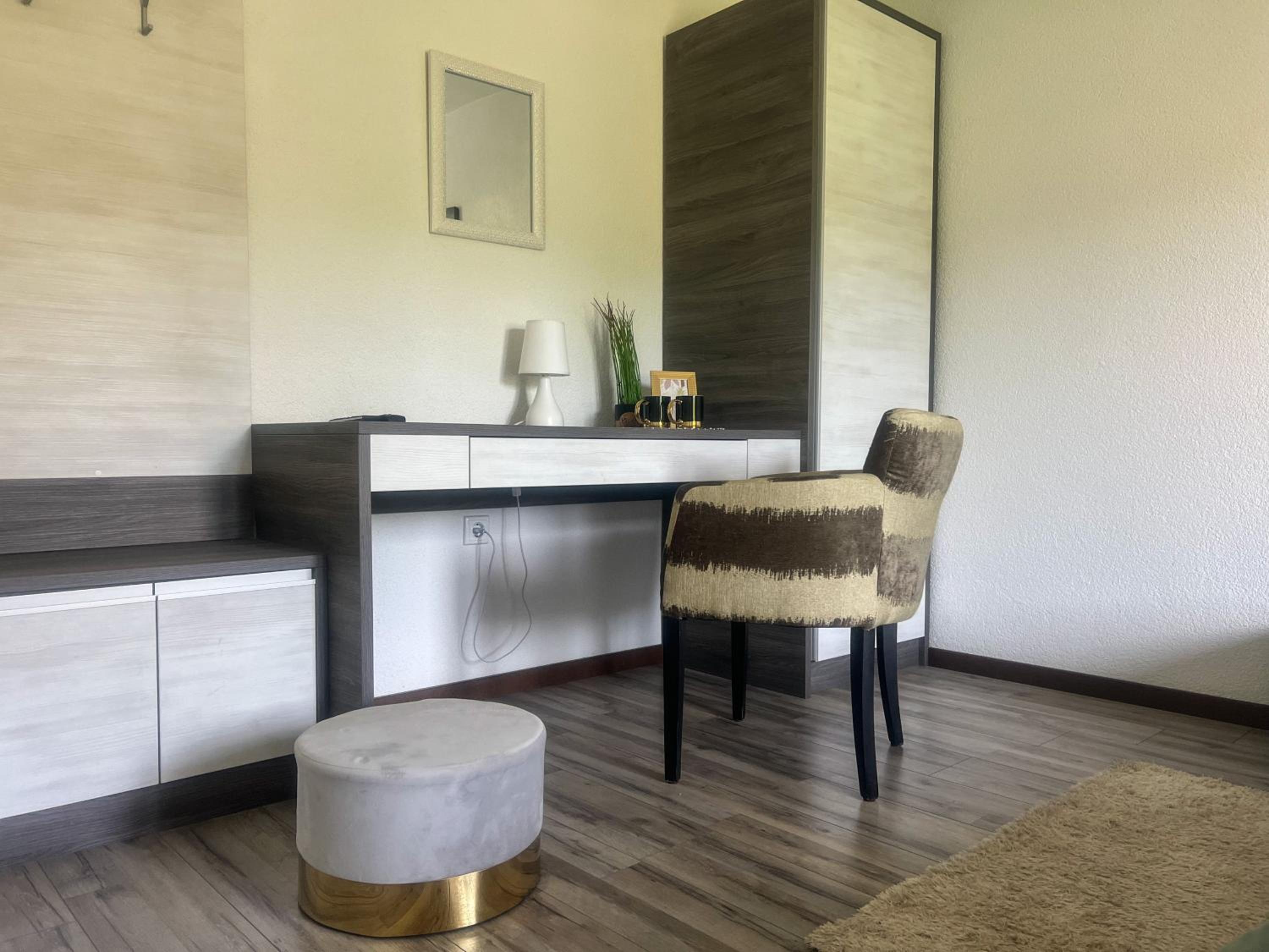 Deluxe Room - Photo 10