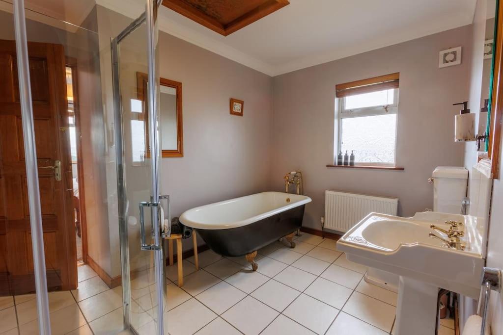 Four-Bedroom House photo 2